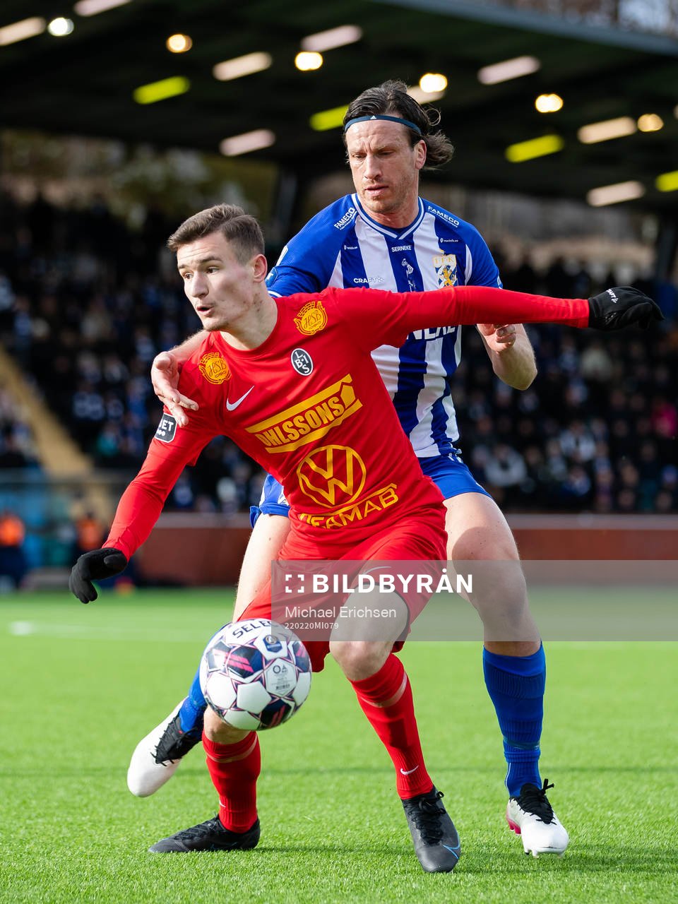 Landskronas Robin Dzabic och IFK Göteborgs Gustav Svensson