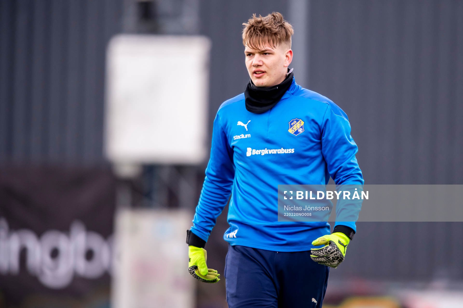målvakt Hampus Rebensdorff  under uppvärmningen inför fotbollsmatchen i Svenska Cupen mellan Eskilsminne och Örebro den 20 februari 2022 i Helsingborg. 
