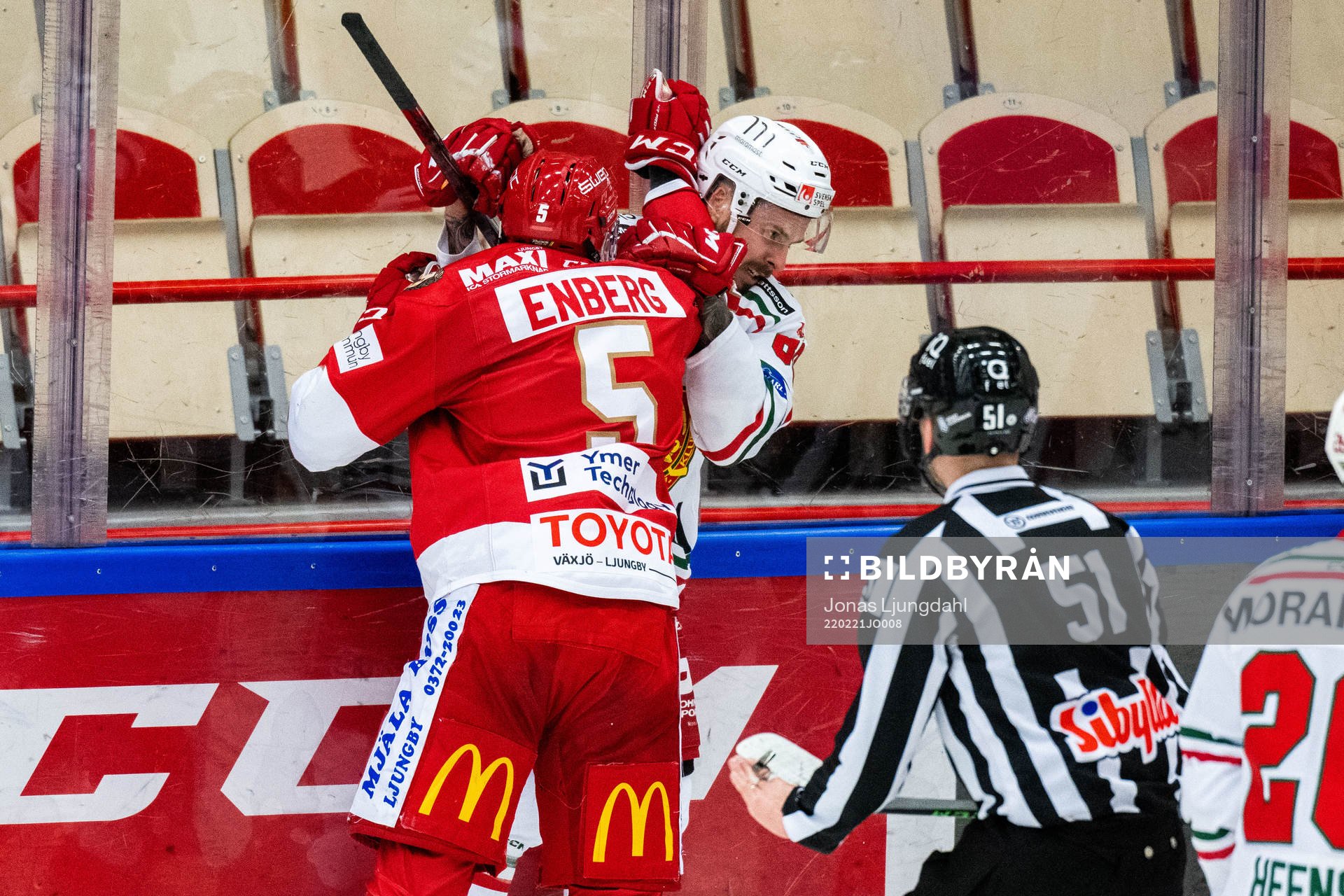 Moras Albin Grewe och Troja/Ljungbys Niklas Enberg i dispyt