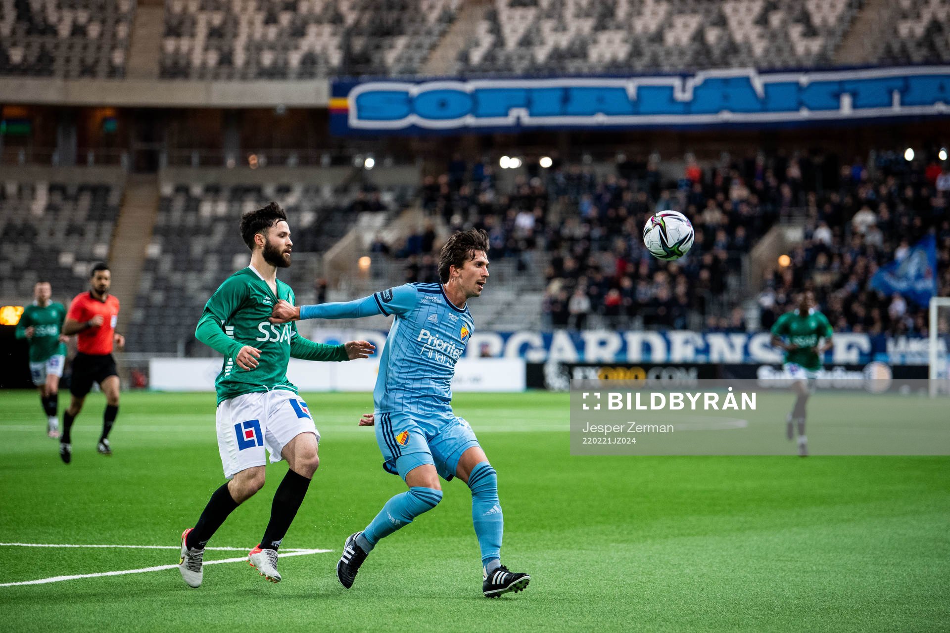 Brages Jonathan Syberg Tamimi och Djurgårdens Gustav Wikheim under fotbollsmatchen i Svenska Cupen mellan Djurgården och Brage den 21 februari 2022 i Stockholm.