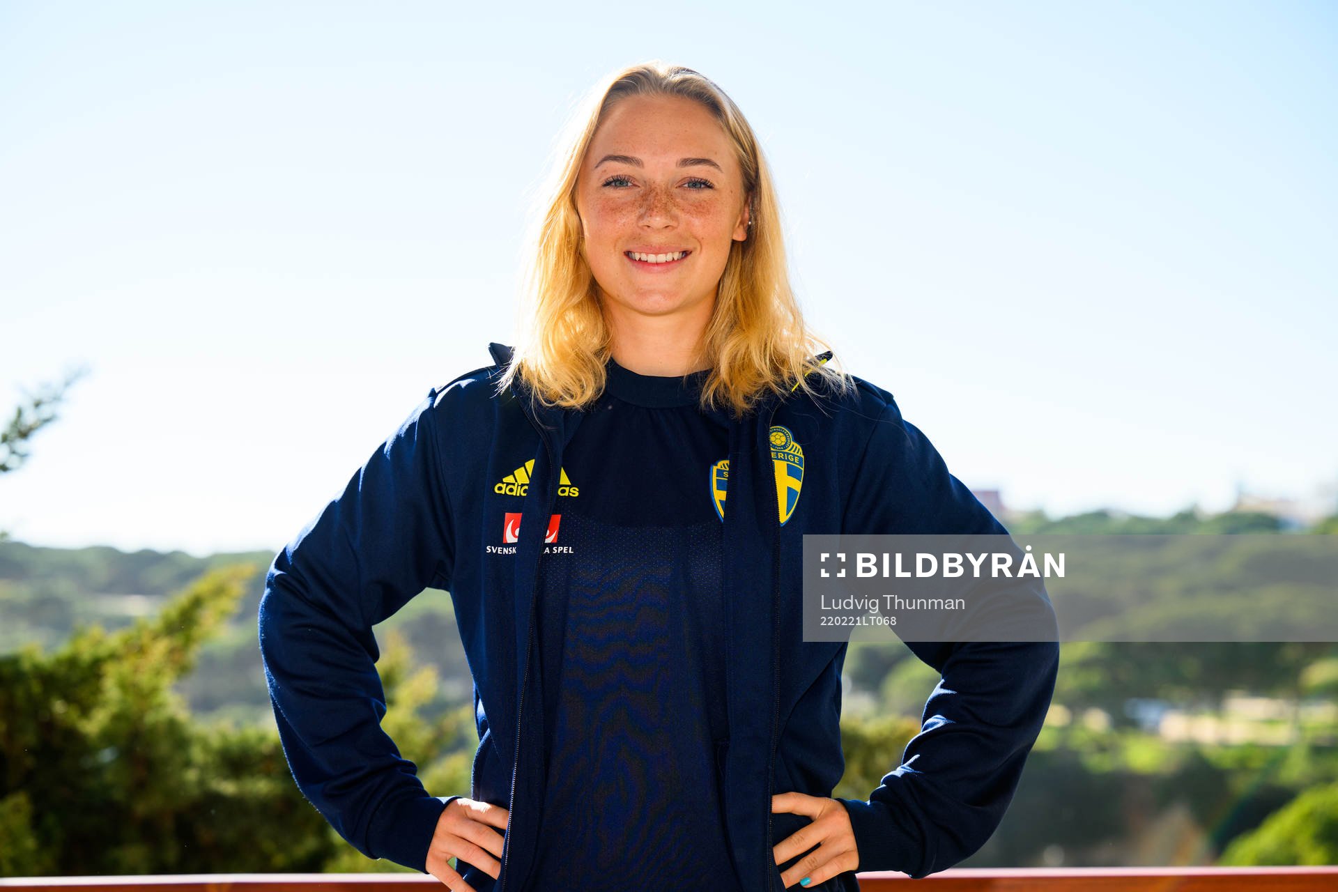Hanna Bennison pose for a portrait