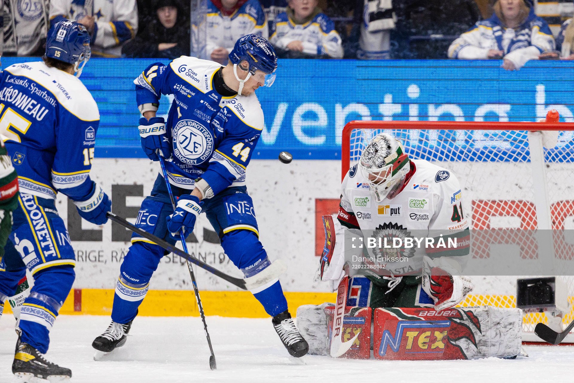 Leksands Carter Ashton och Frölundas målvakt Niklas Rubin