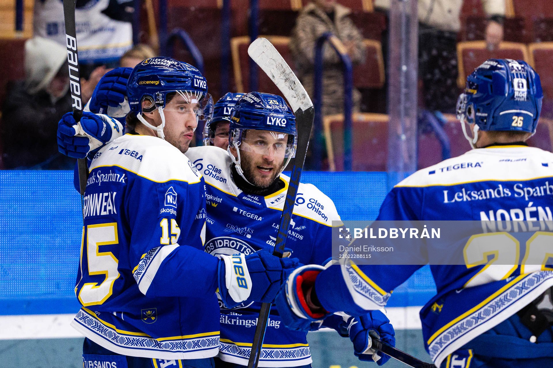 Leksands Max Veronneau och Carter Camper jublar