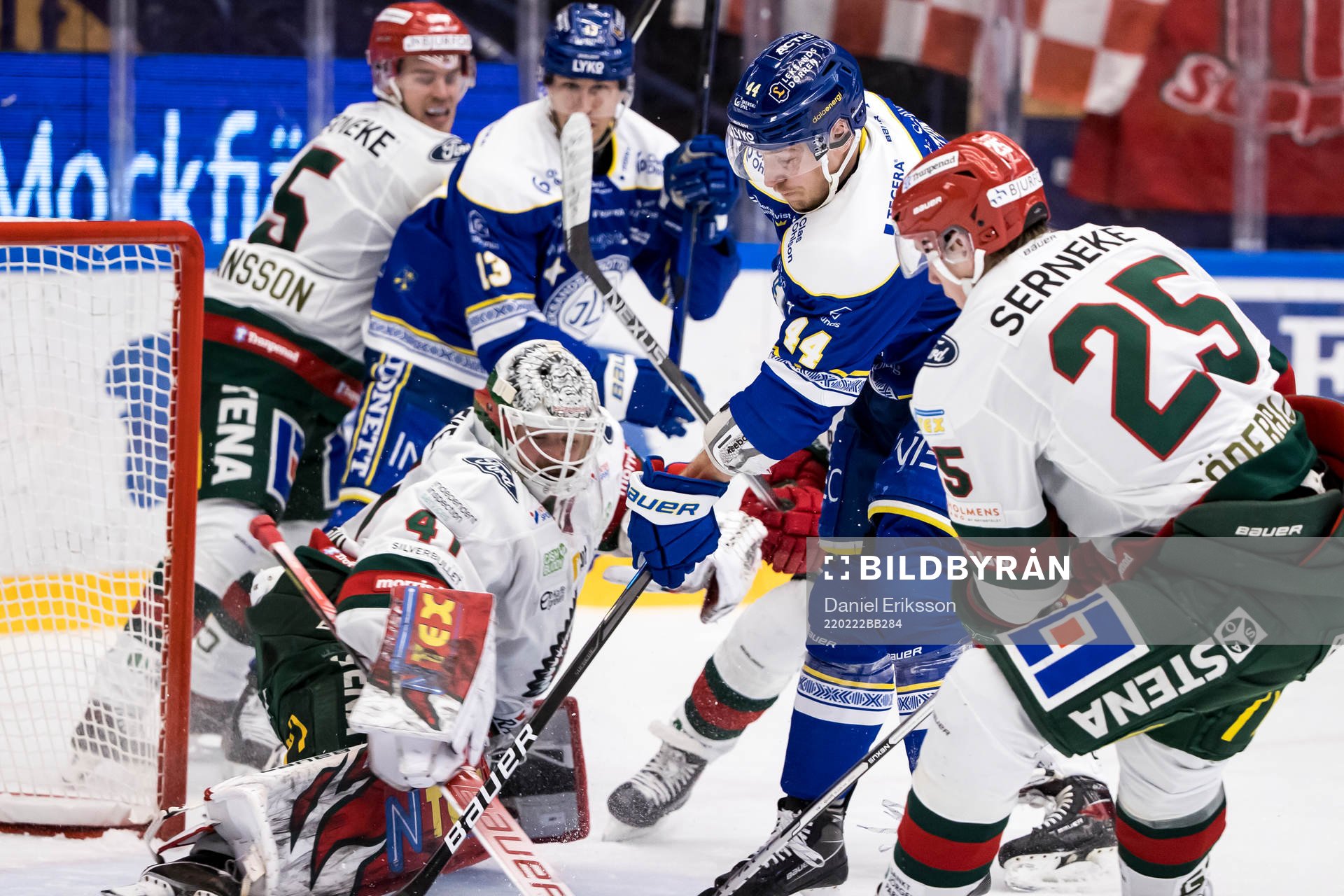 Frölundas målvakt Niklas Rubin och Leksands Carter Ashton