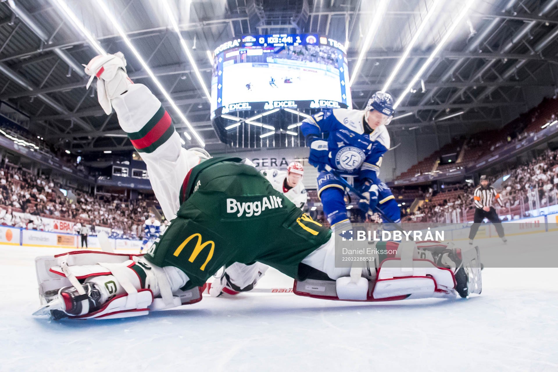 Leksands Martin Karlsson och Frölundas målvakt Niklas