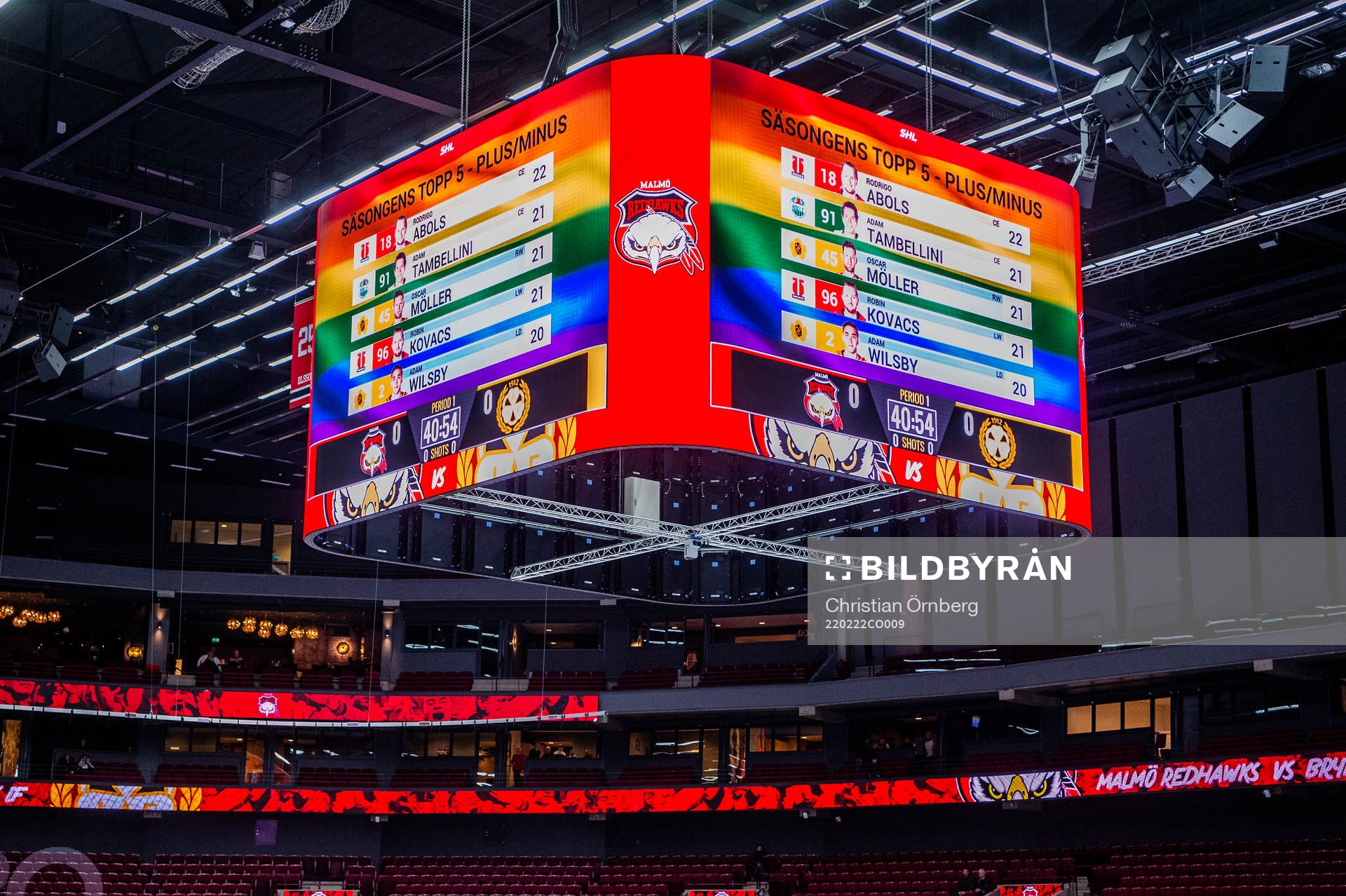Pride tema på jumbotronen innan ishockeymatchen i SHL