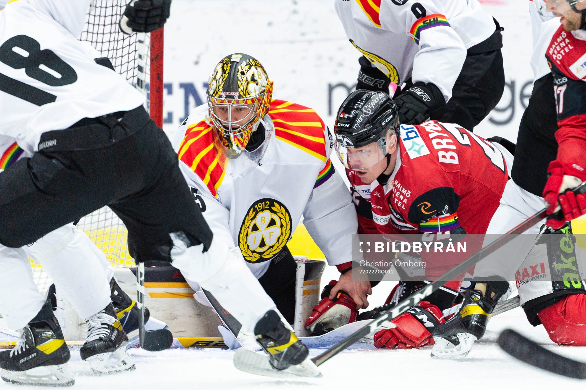 Brynäs målvakt Veini Vehviläinen och Malmö Redhawks
