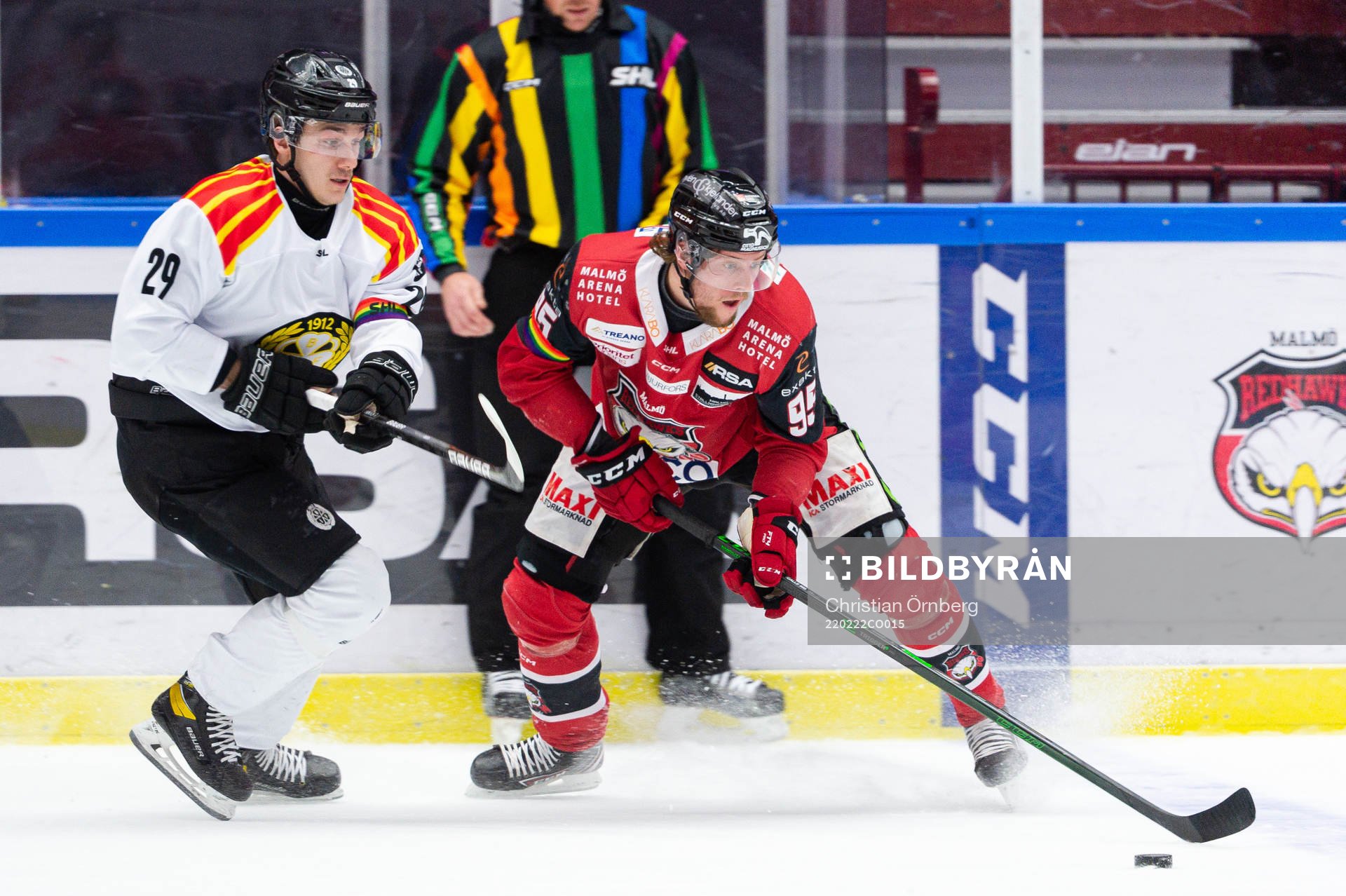 Brynäs Oscar Birgersson och Malmö Redhawks Carl Persson