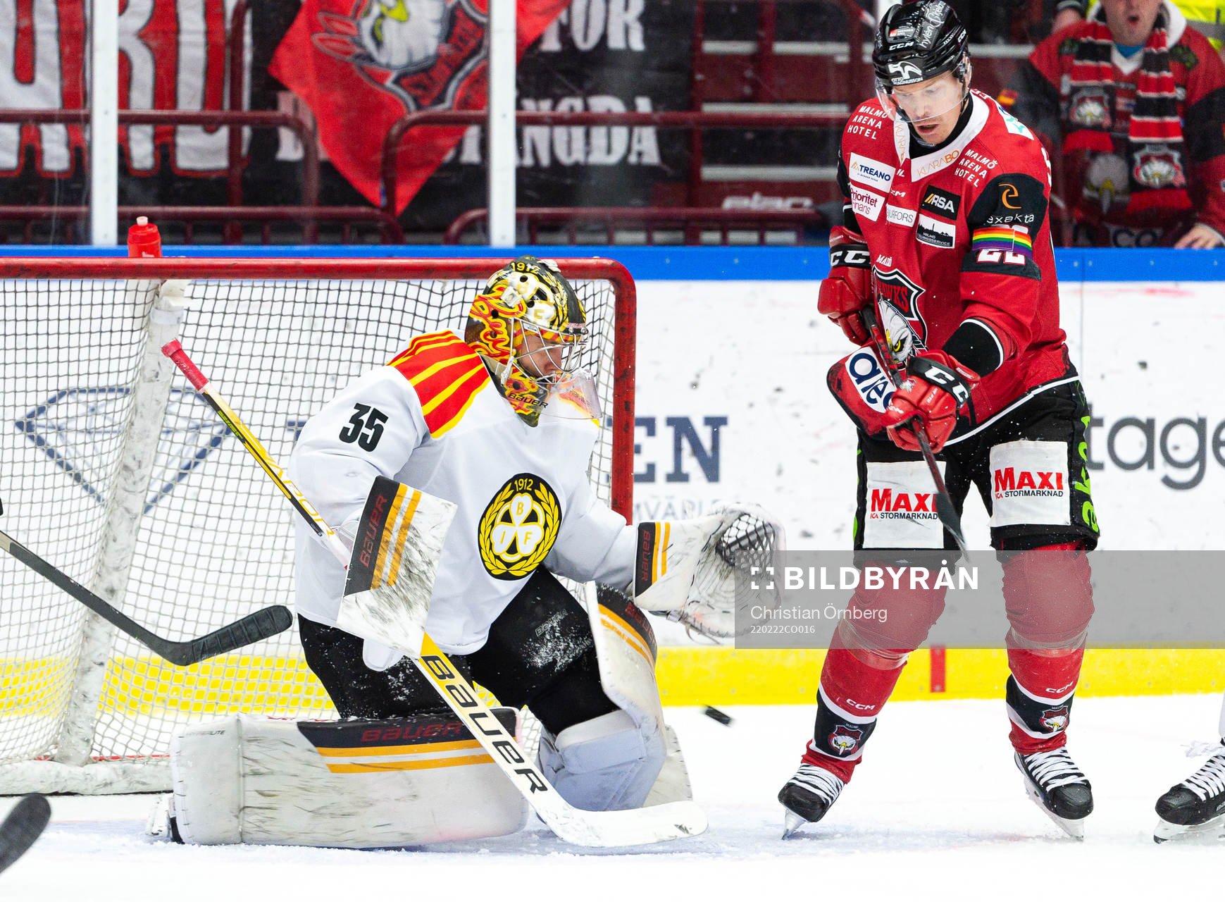 Malmö Redhawks Lars Bryggman och Brynäs målvakt Veini