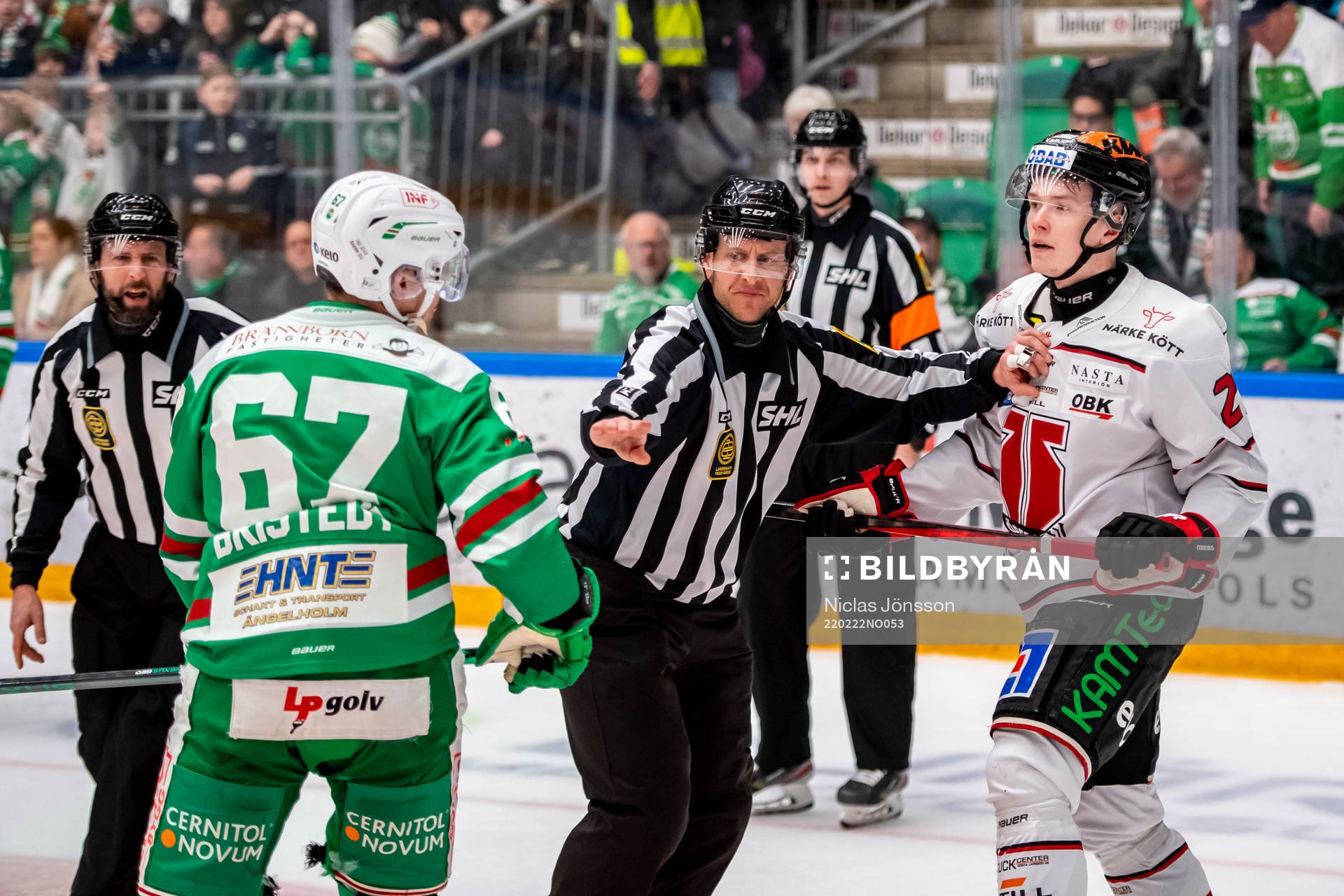 Rögles Leon Bristedt och Örebros Linus Öberg i bråk
