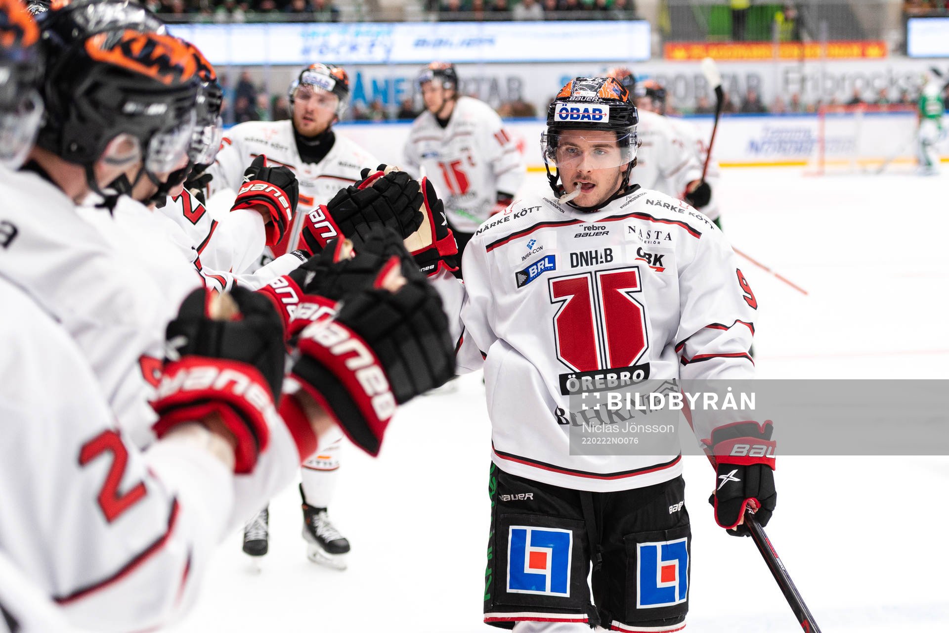 Örebros Nicholas Halloran jublar