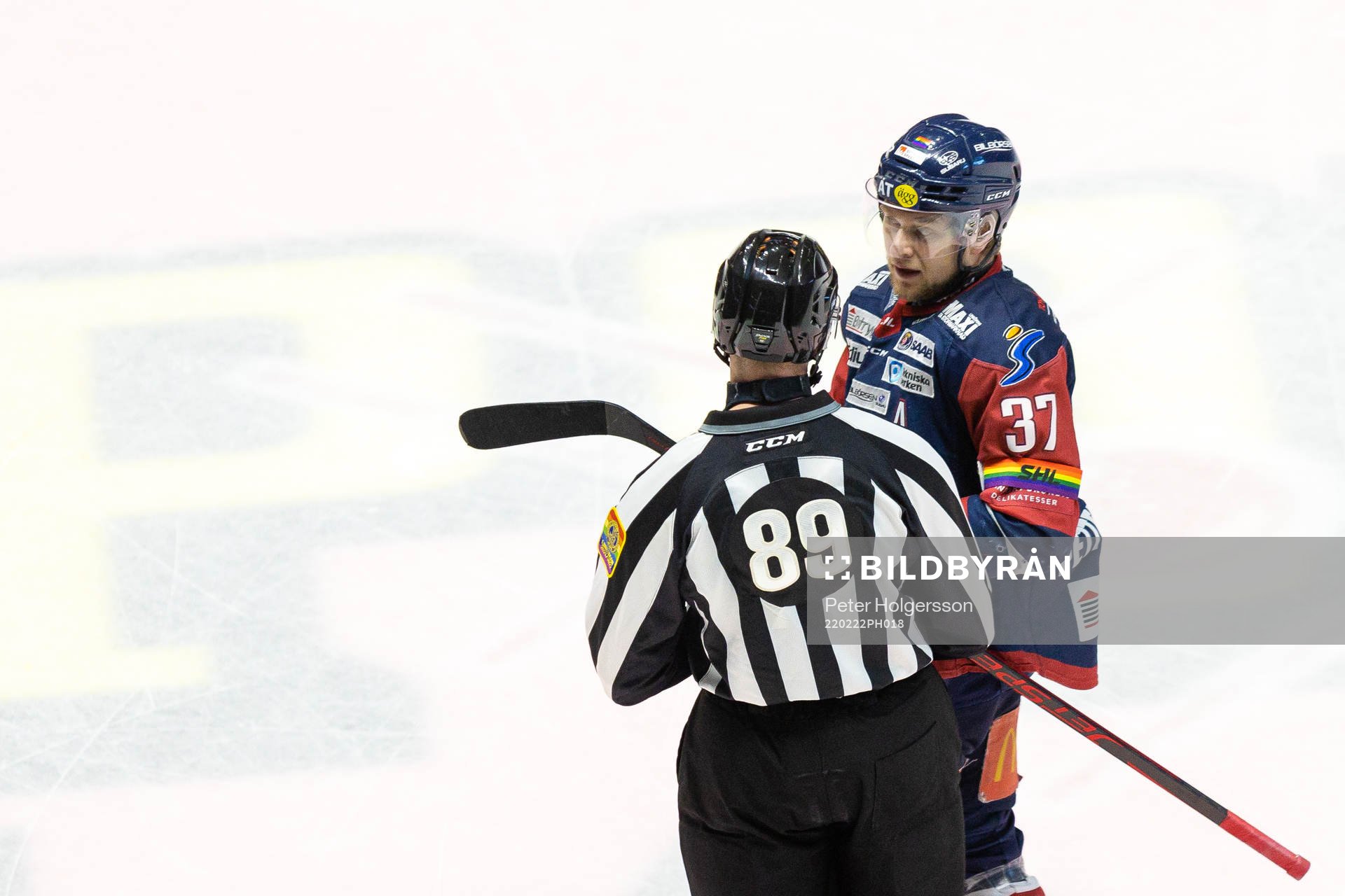 Linköpings Jesper Pettersson lämnar isen