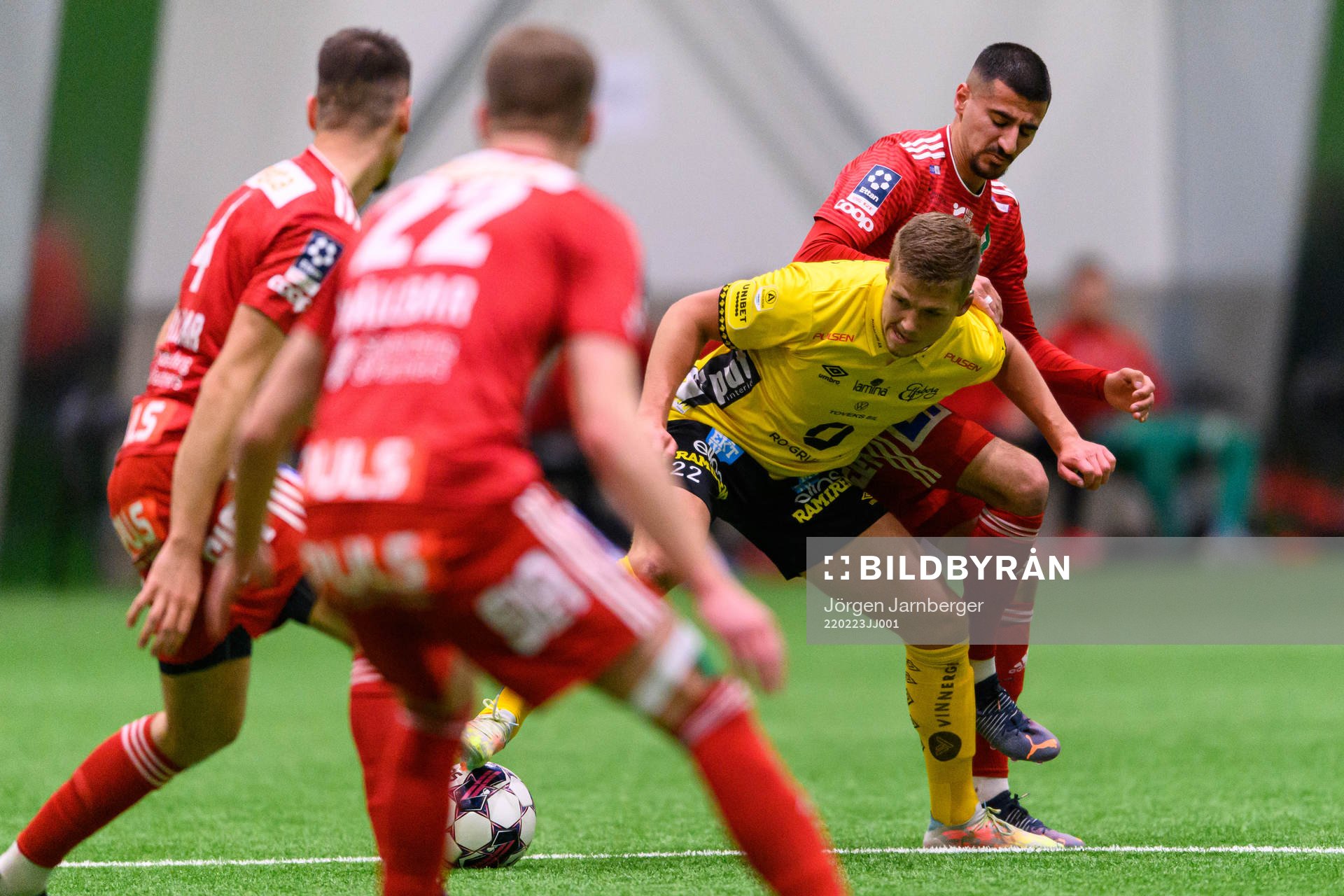 Elfsborgs Kevin Holmén och Skövdes Elmar Abraham