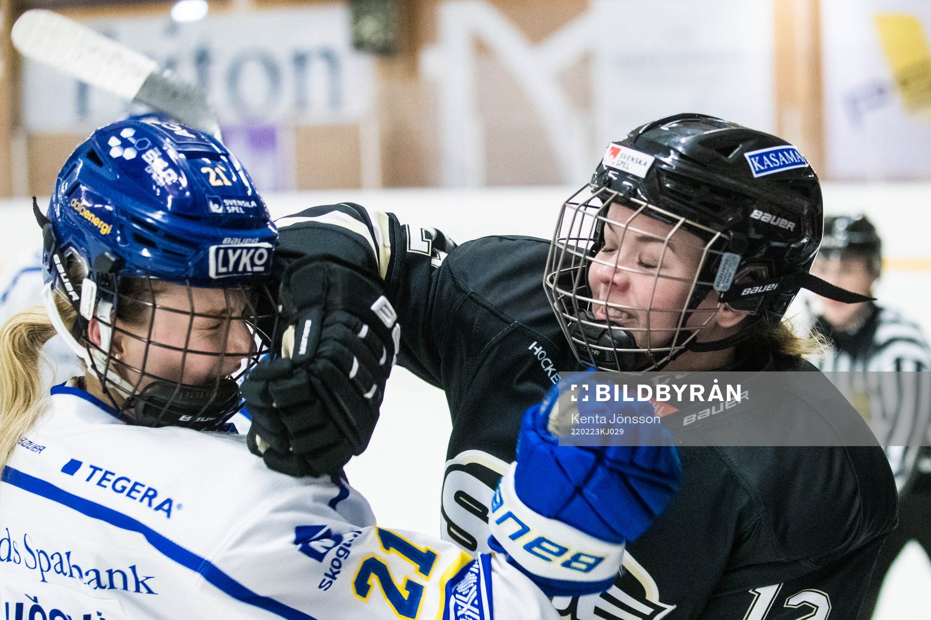 Leksands Tereza Vanisova och SDEs Eva-Maria Verworner i ett