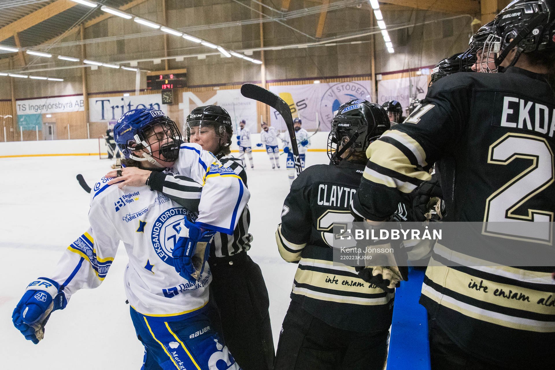 Bråk mellan Leksands Ella Albinsson och SDEs Hannah