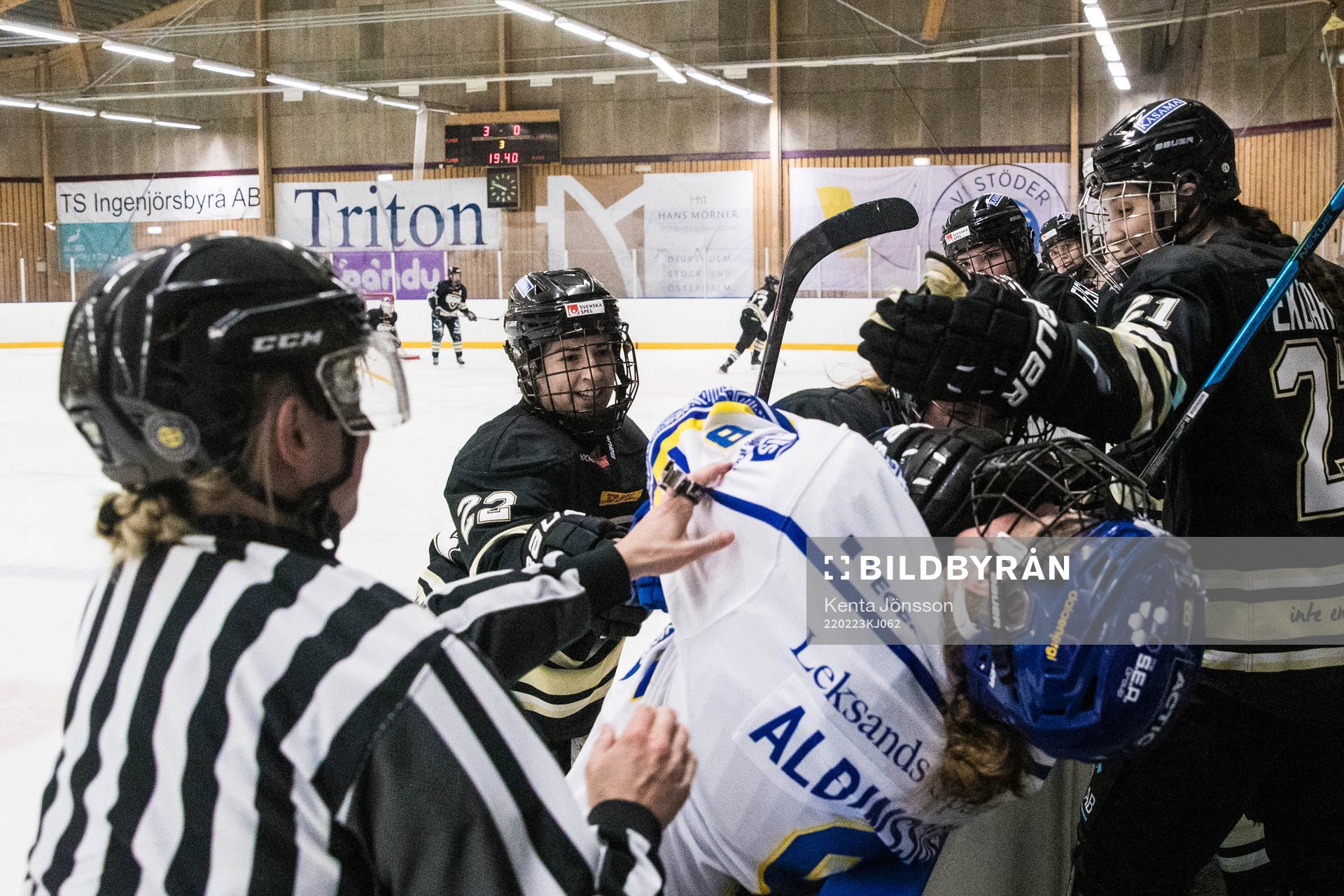 Bråk mellan Leksands Ella Albinsson och SDEs Hannah