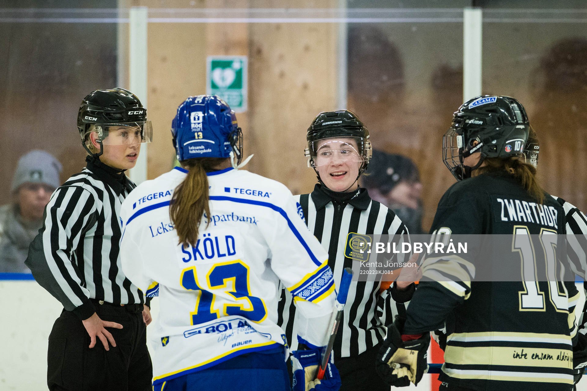 Leksands Hanna Sköld och SDEs Julie Zwarthoed i samtal med