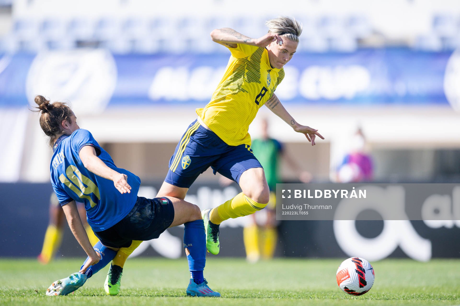Martina Lenzini of Italy and Lina Hurtig of Sweden