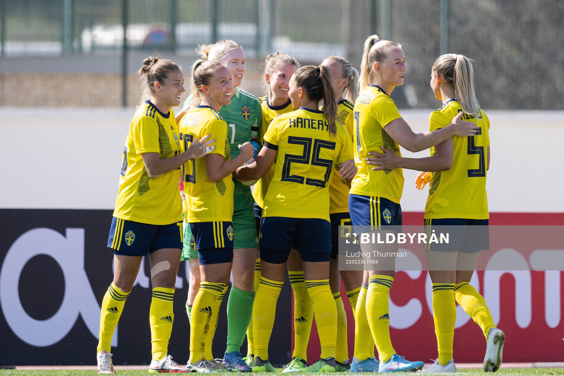 Players of Sweden celebrate after the Algarve Cup final football match between Sweden and Italy on February 23, 2022 in Lagos. 