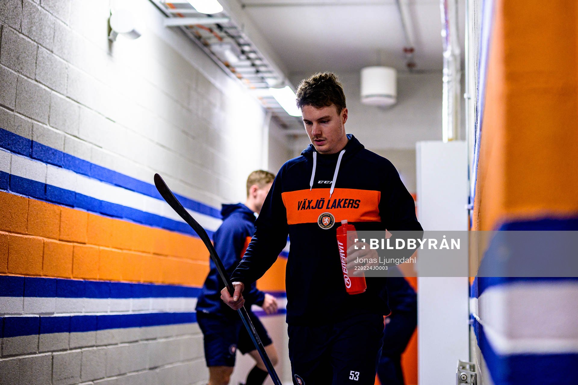 Växjös Ben Thomas värmer upp före ishockeymatchen i SHL