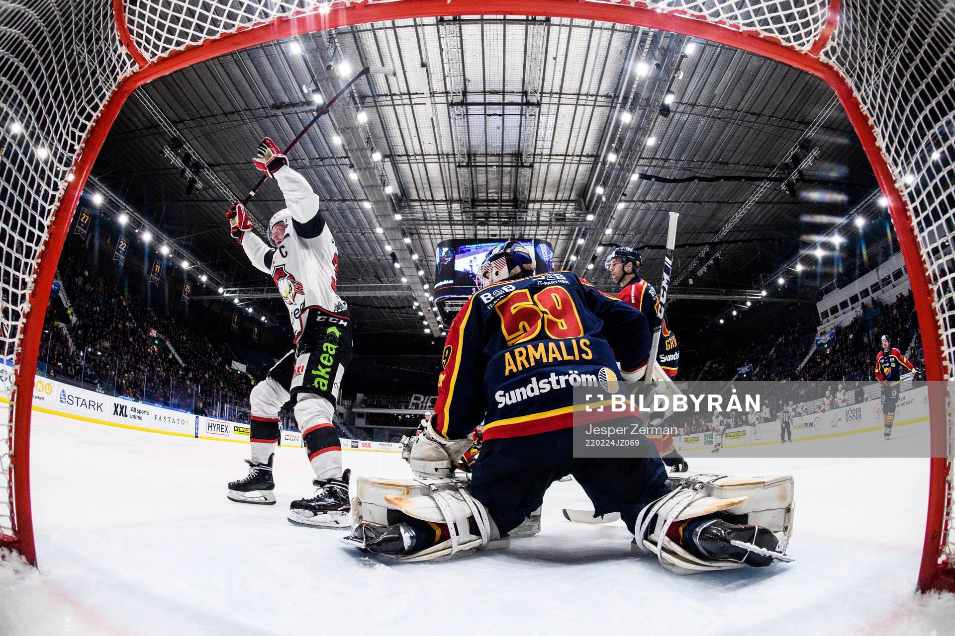 Malmö Redhawks Carl Söderberg jublar