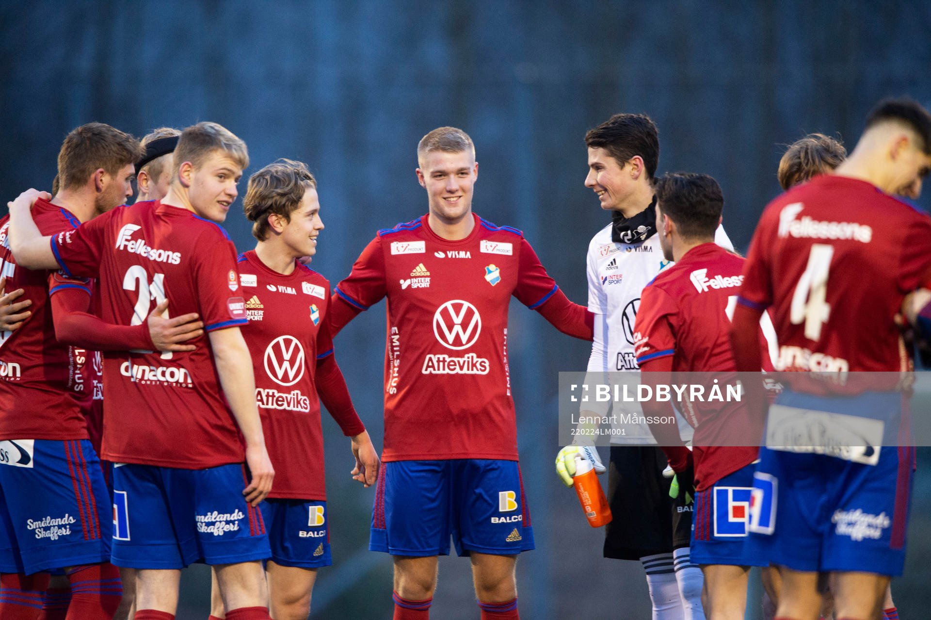 Östers Dennis Svernfors samlar laget i träningsmatchen