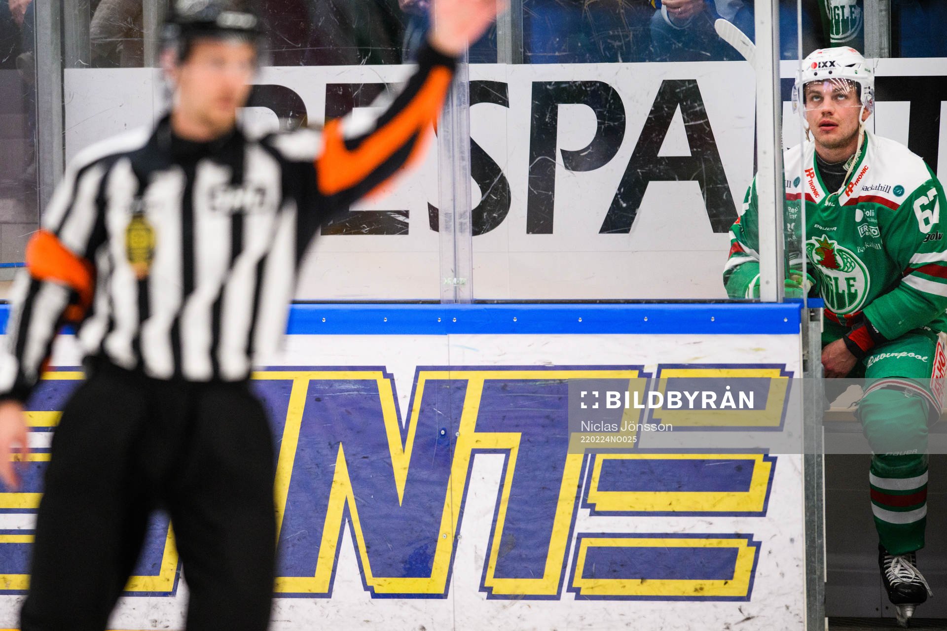 Rögles Leon Bristedt får matchstraff