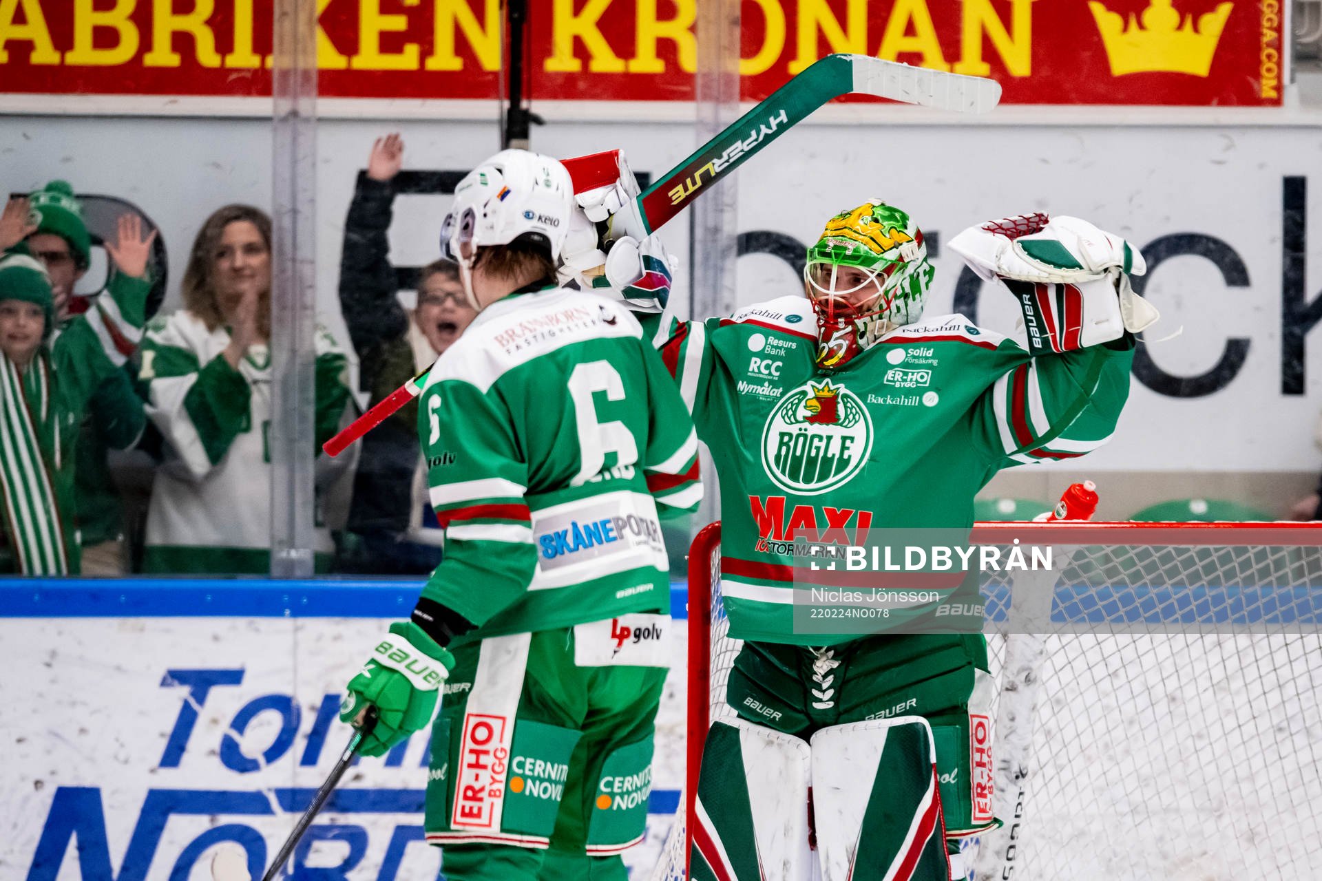 Rögles målvakt Christoffer Rifalk jublar