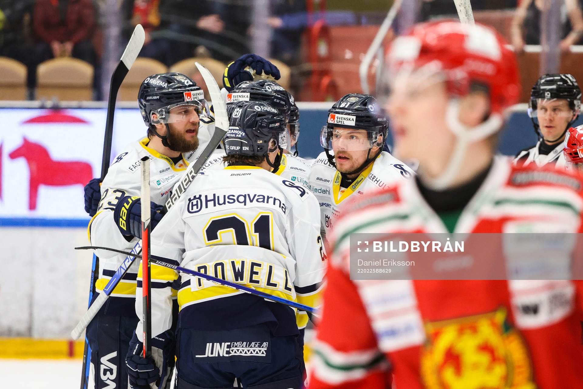 s Tommi Huhtala jublar