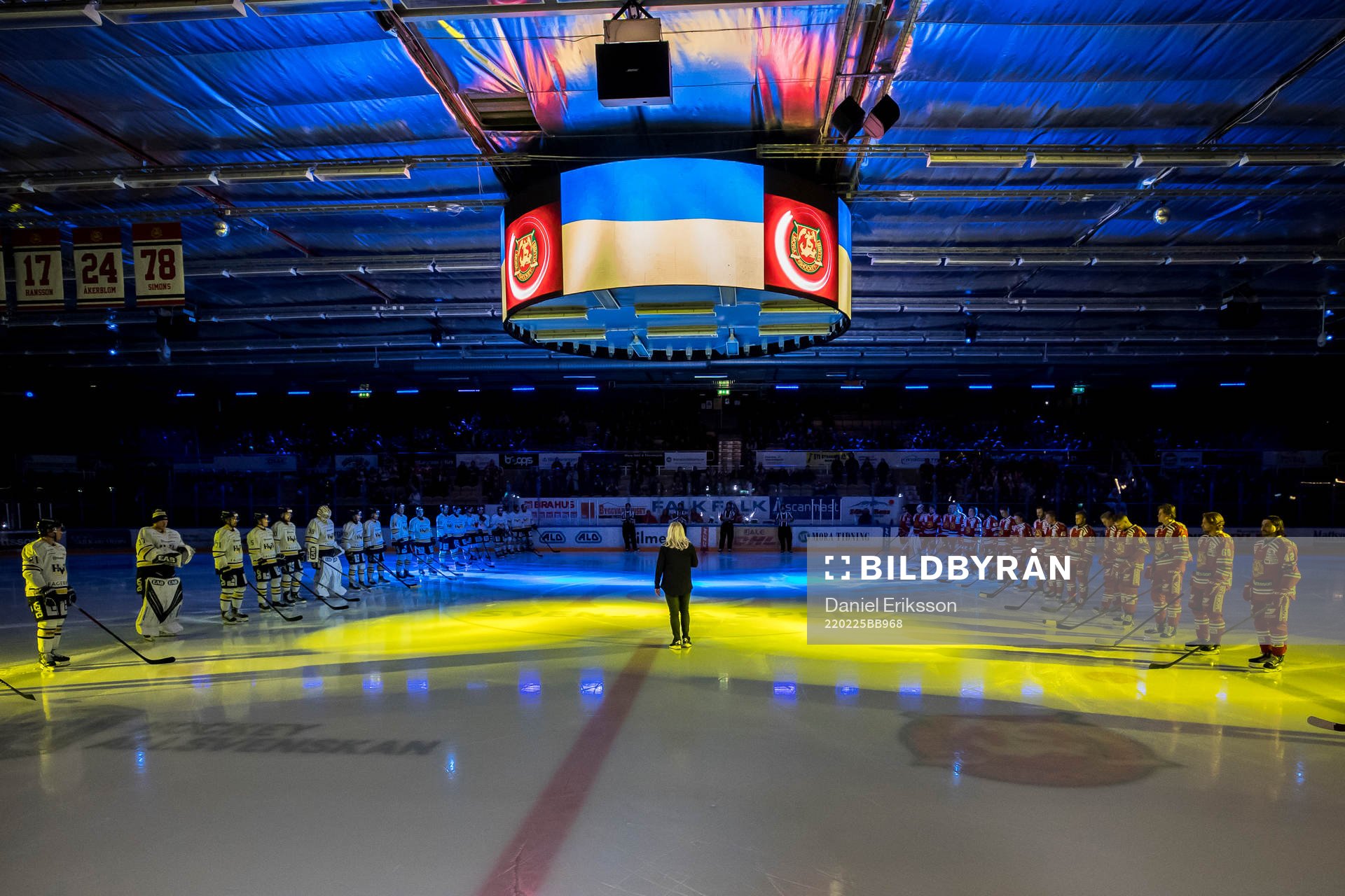 Hyllning till folket i Ukraina i Smidjegrav Arena