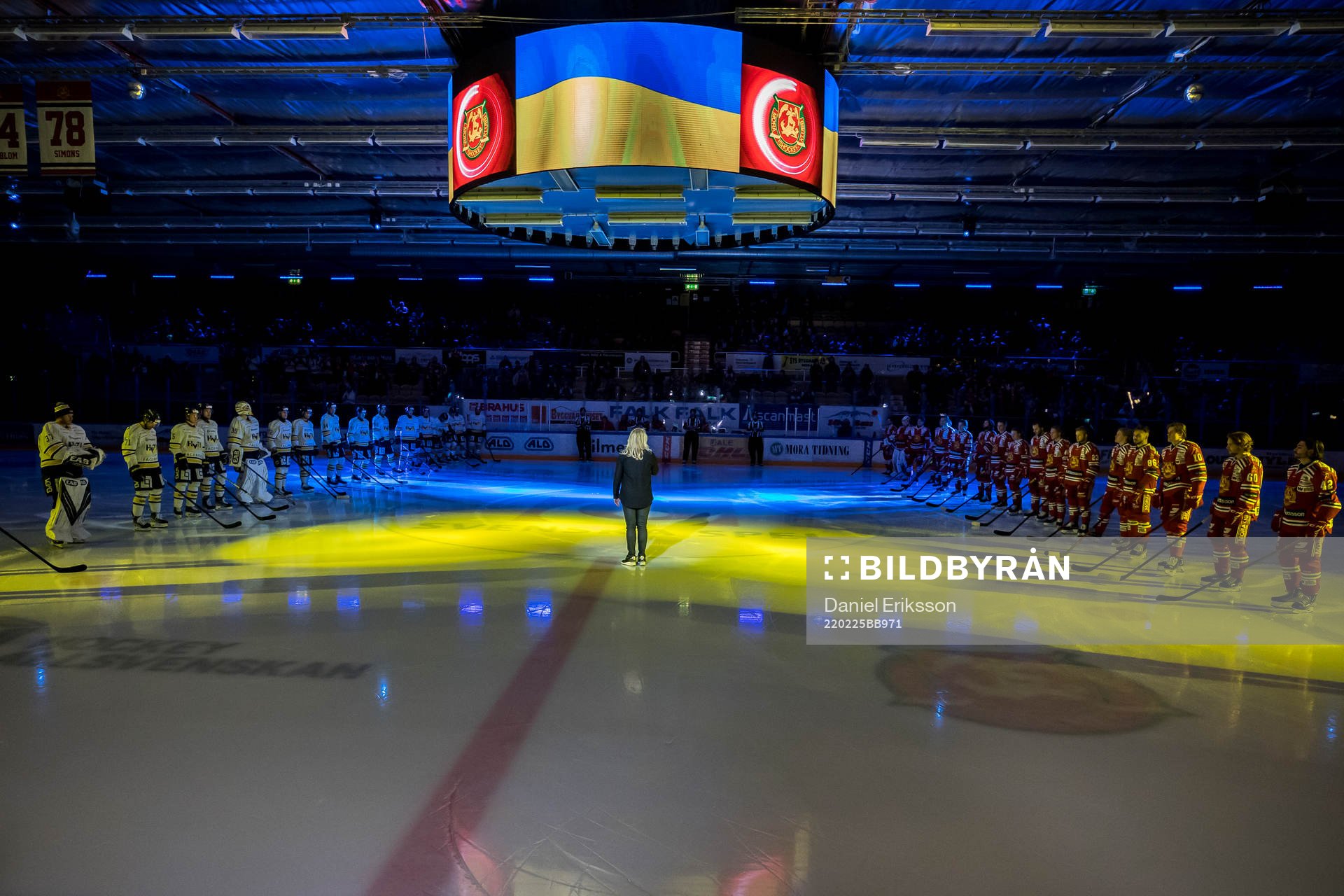 Hyllning till folket i Ukraina i Smidjegrav Arena
