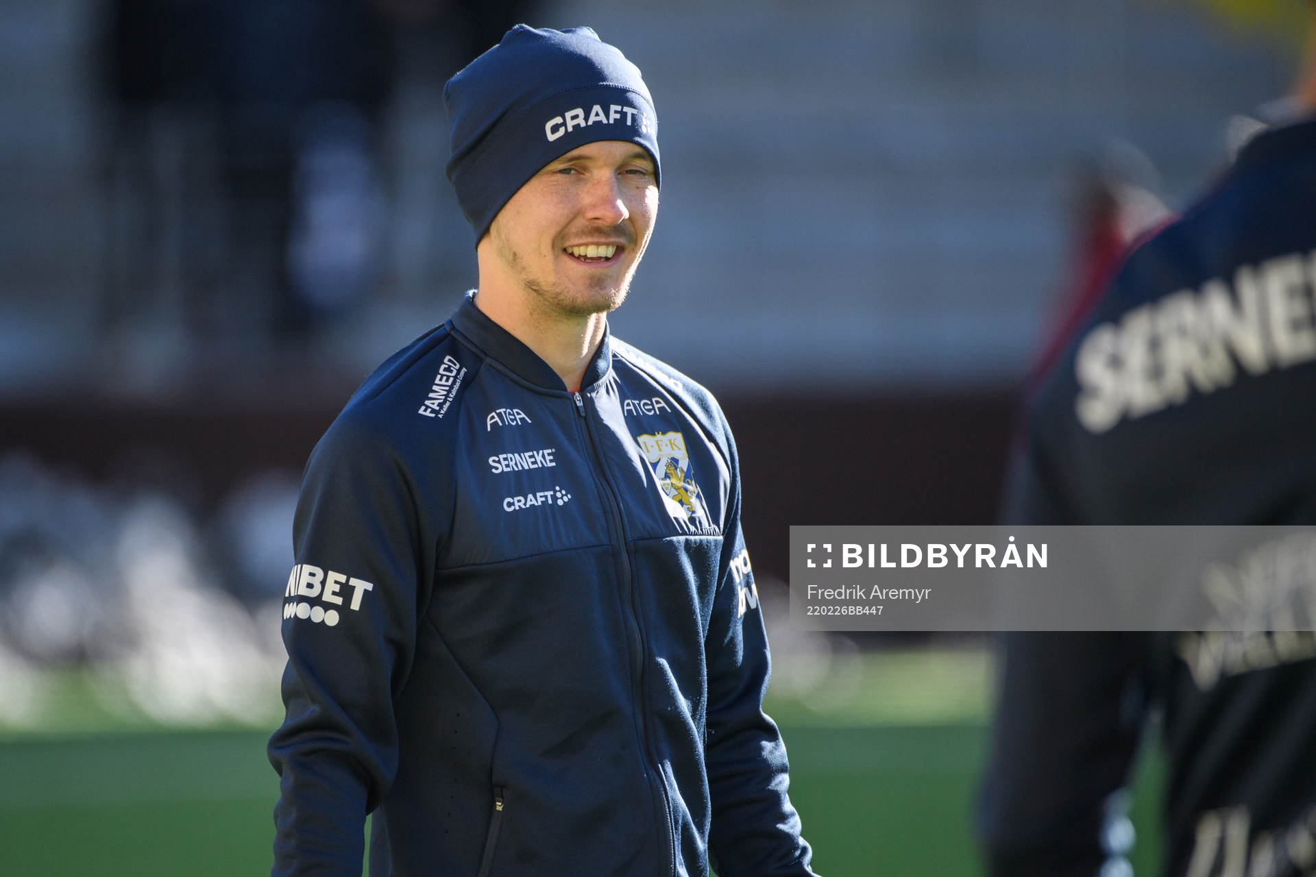 Patrik Karlsson Lagemyr innan fotbollsmatchen i Svenska