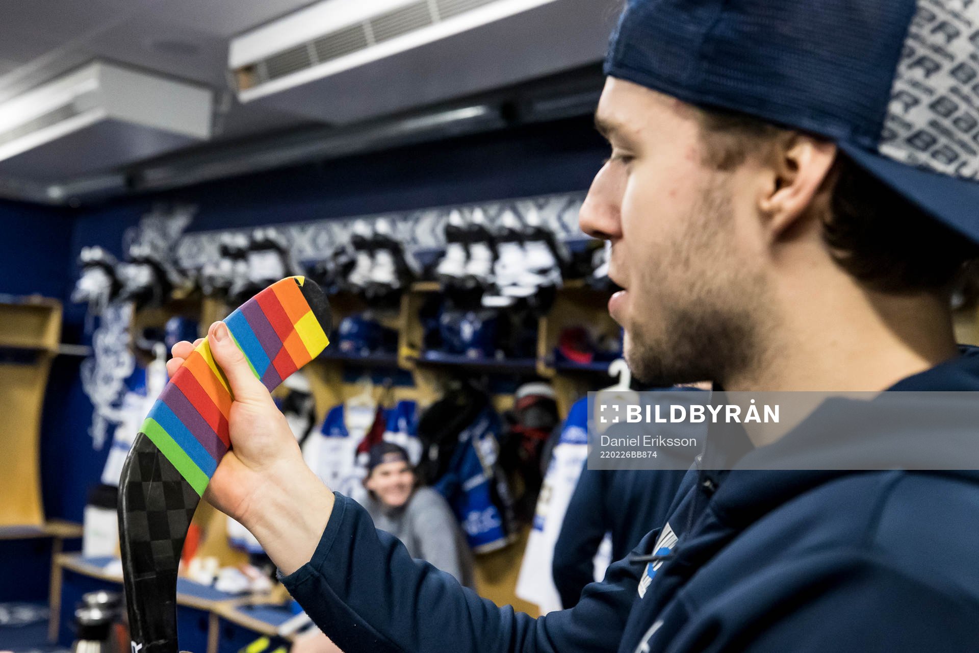 Leksands August Berg  tejpar pride klubba