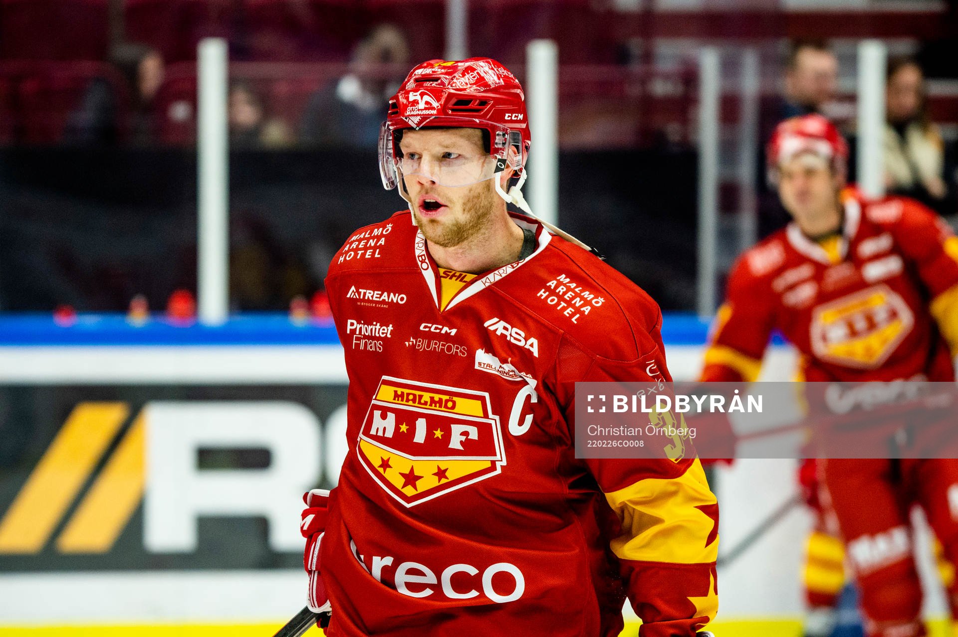 Malmö Redhawks Carl Söderberg värmer upp