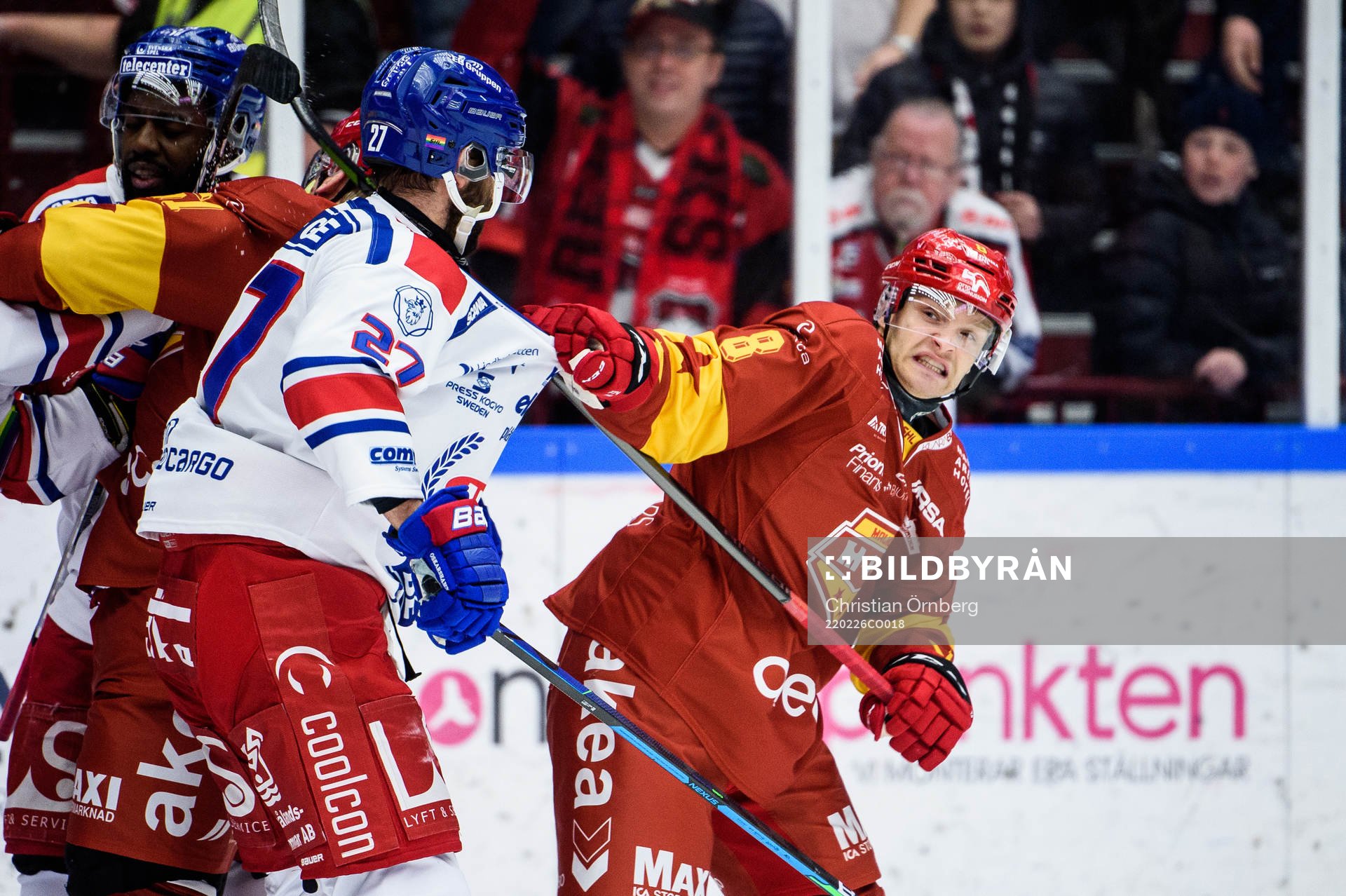 Oskarshamns Johan Alm och Malmö Redhawks Johan Olofsson i