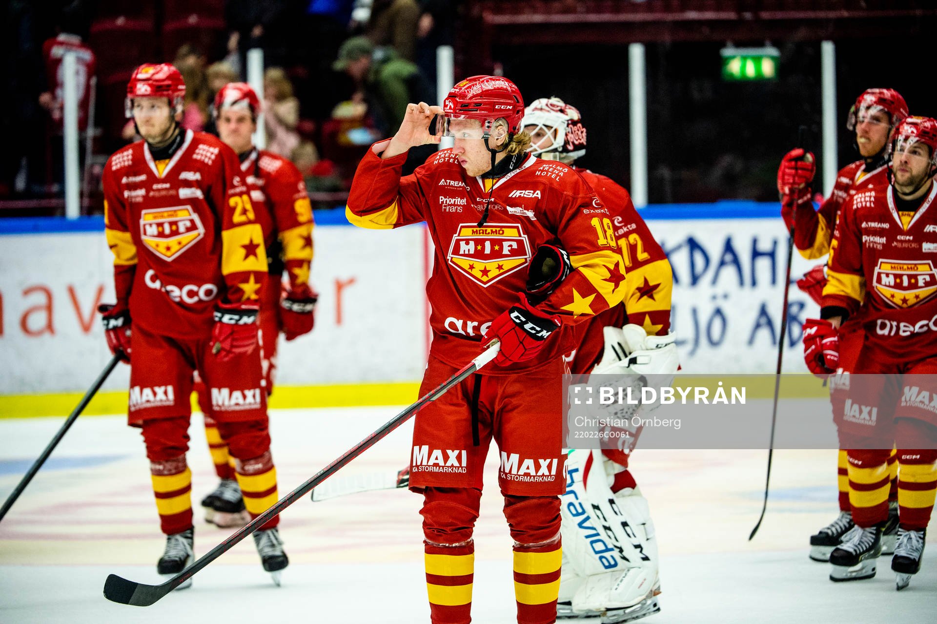 Malmö Redhawks Marcus Sylvegård deppar med lagkamraterna