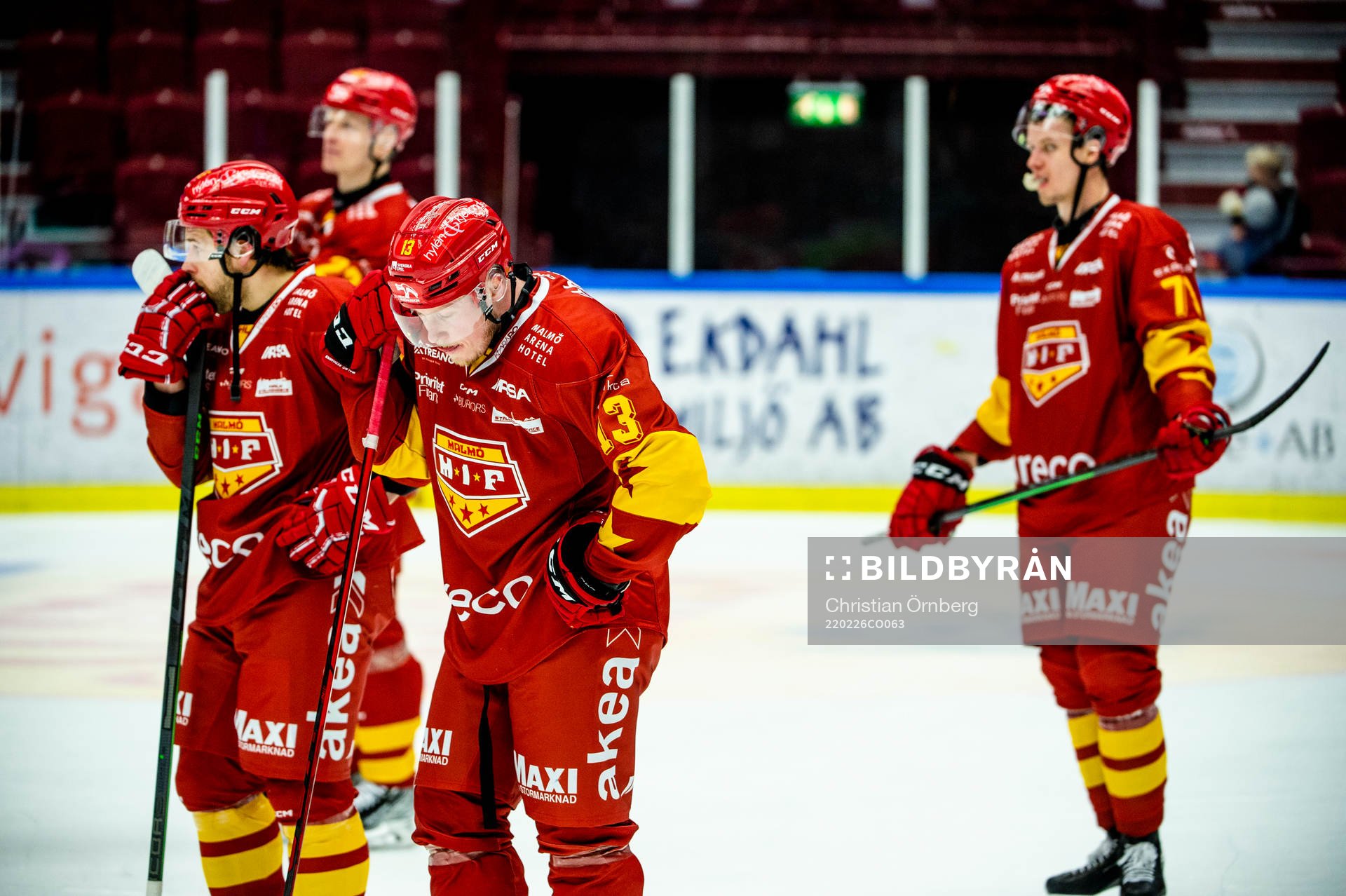 Malmö Redhawks Kalle Östman deppar med lagkamraterna