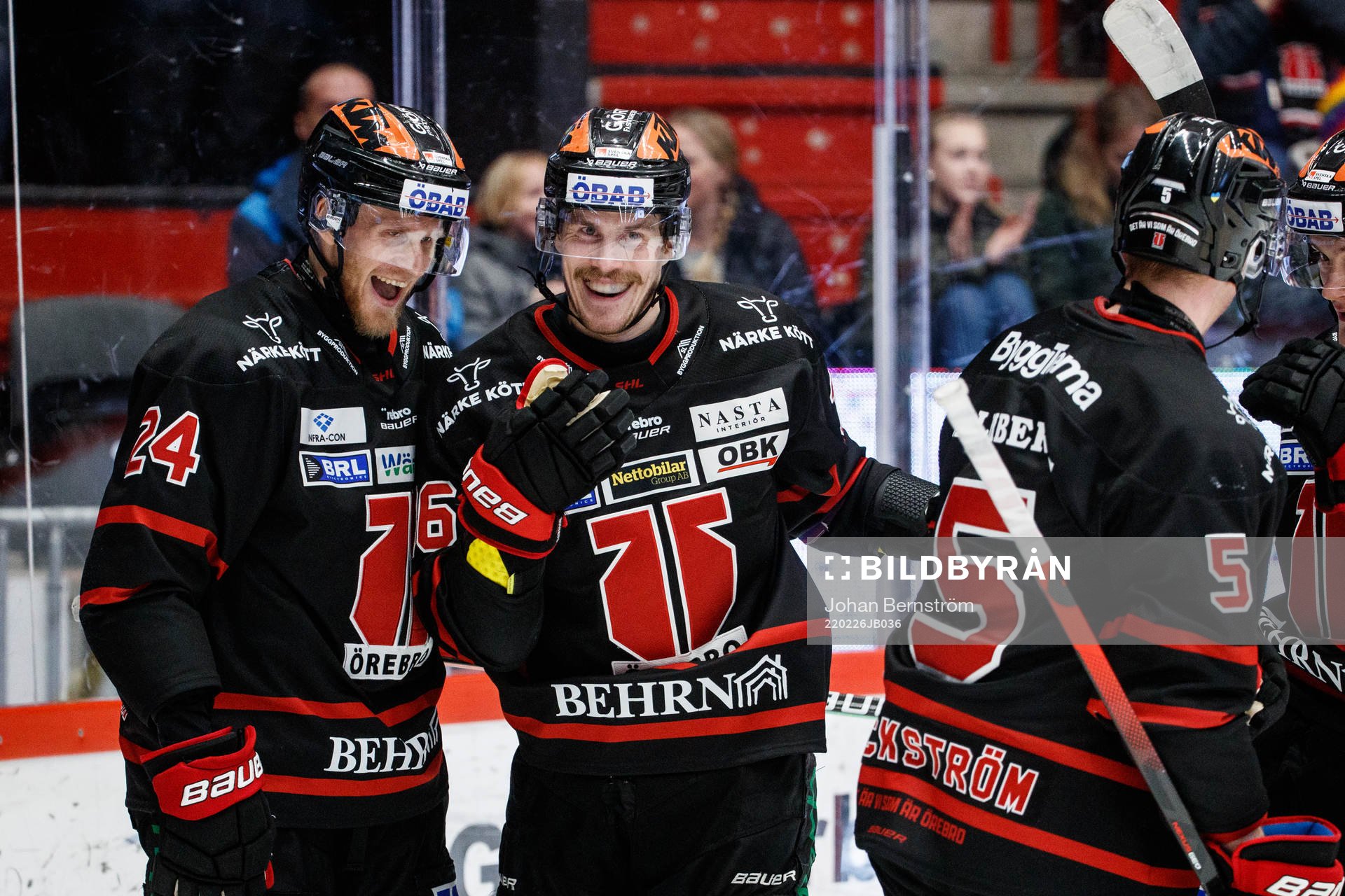 Örebros Emil Larsson och Jani Lajunen jublar