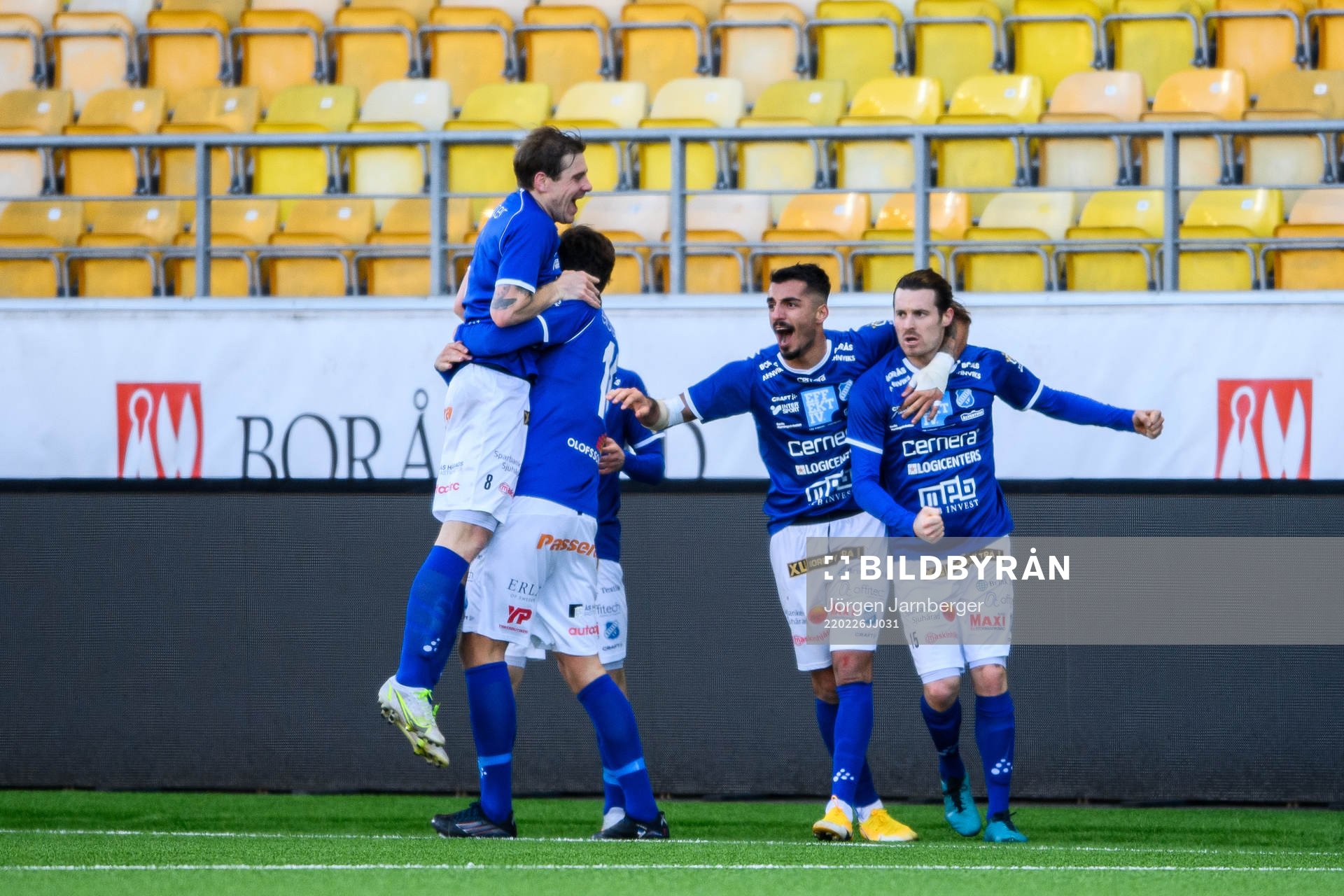 Norrbys Nino Osmanagic jublar med lagkamrater
