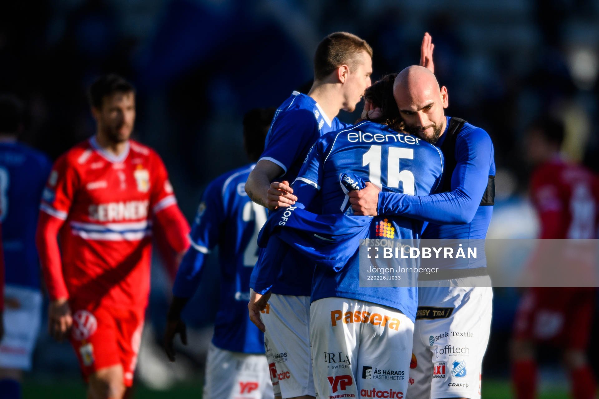 Norrbys Nino Osmanagic jublar med lagkamratwer efter fotbollsmatchen i Svenska Cupen mellan Norrby och IFK Göteborg den 26 februari 2022 i Borås.