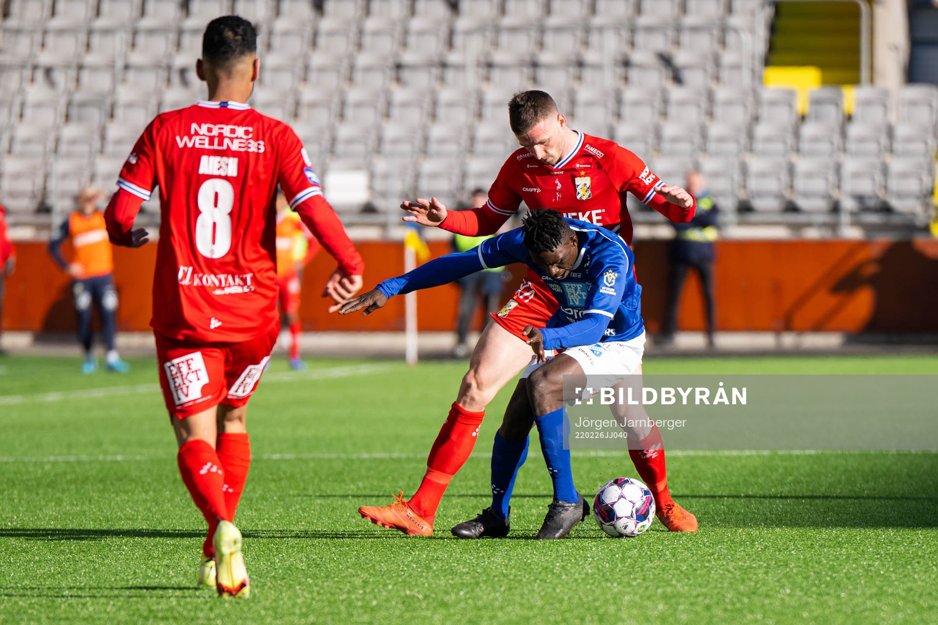 IFK Göteborgs Calle Johansson och Norrbys Bubacarr Jobe
