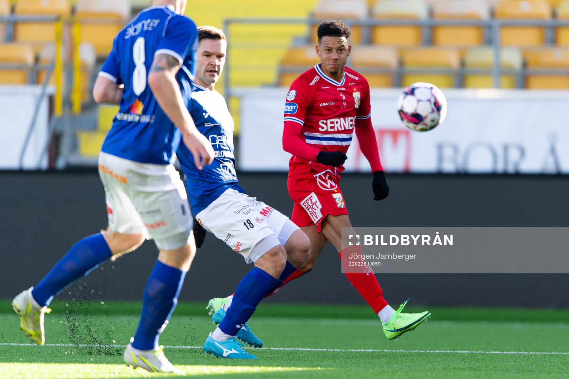 Norrbys Ivo Dominik Pekalski och IFK Göteborgs Tobias Sana