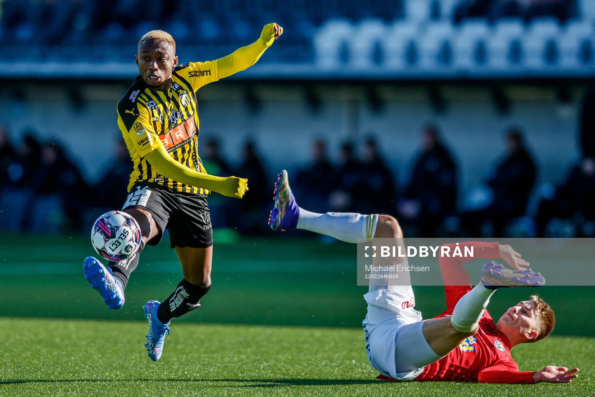 Häckens Benie Traore och Falkenbergs Gabriel Johansson