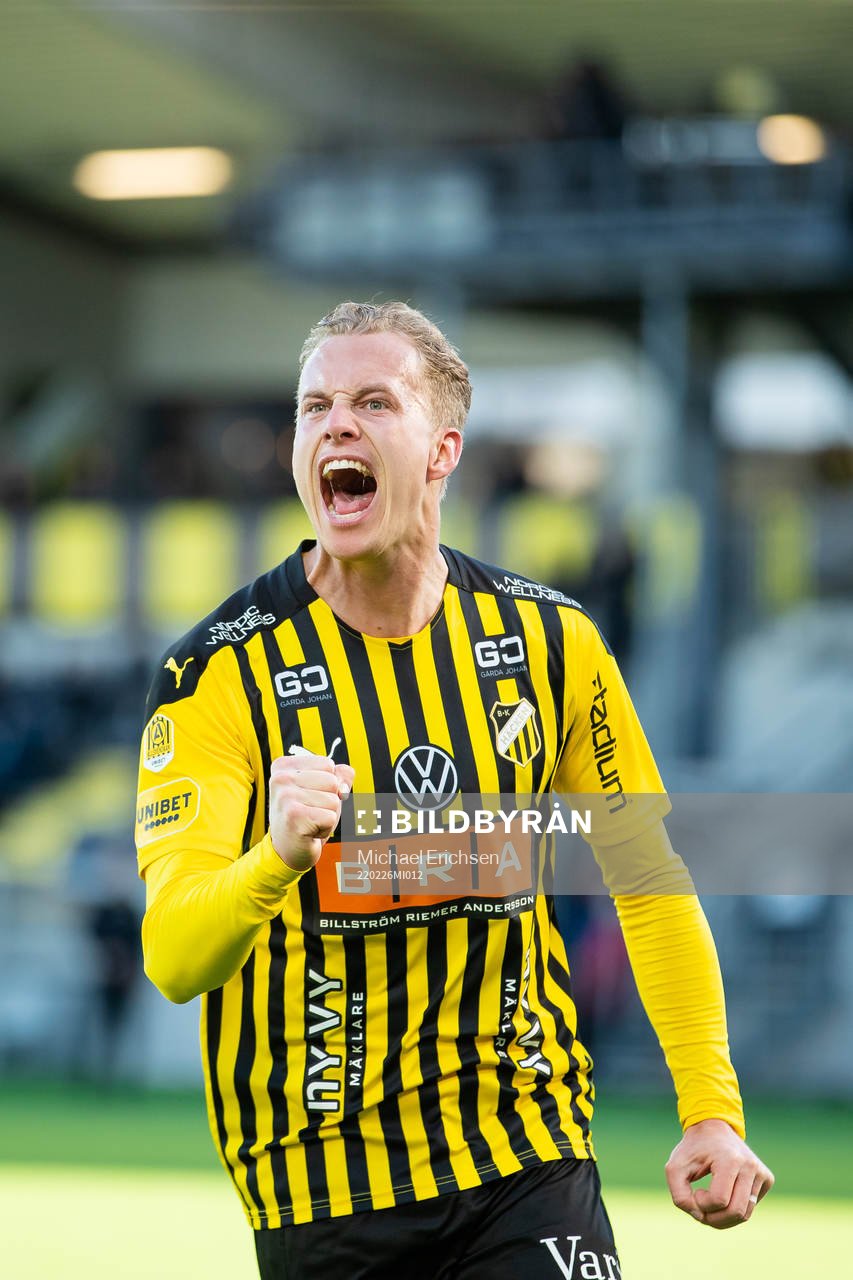 Häckens Gustav Berggren jublar