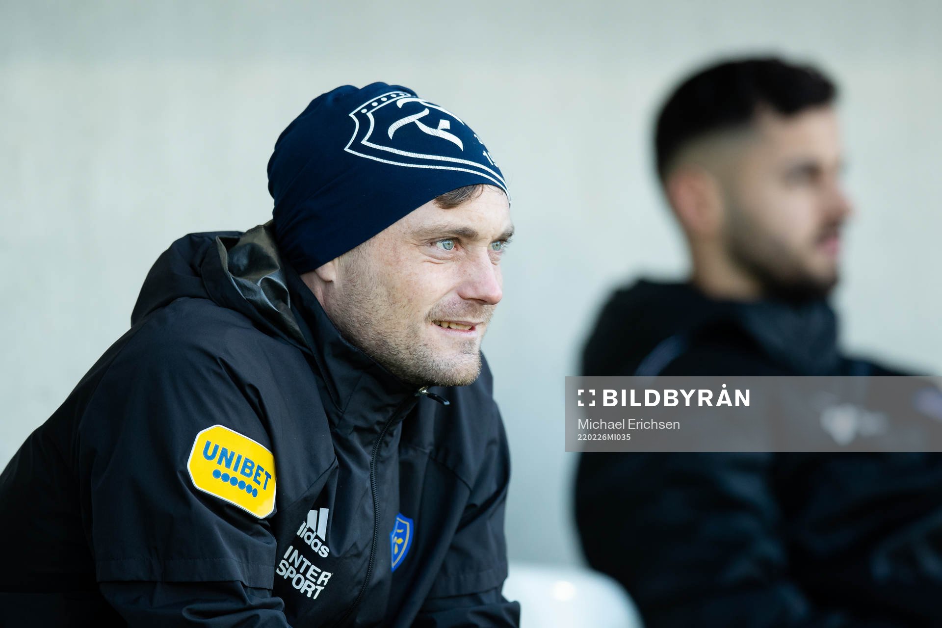 Falkenbergs assisterande Tobias Tuvesson innan