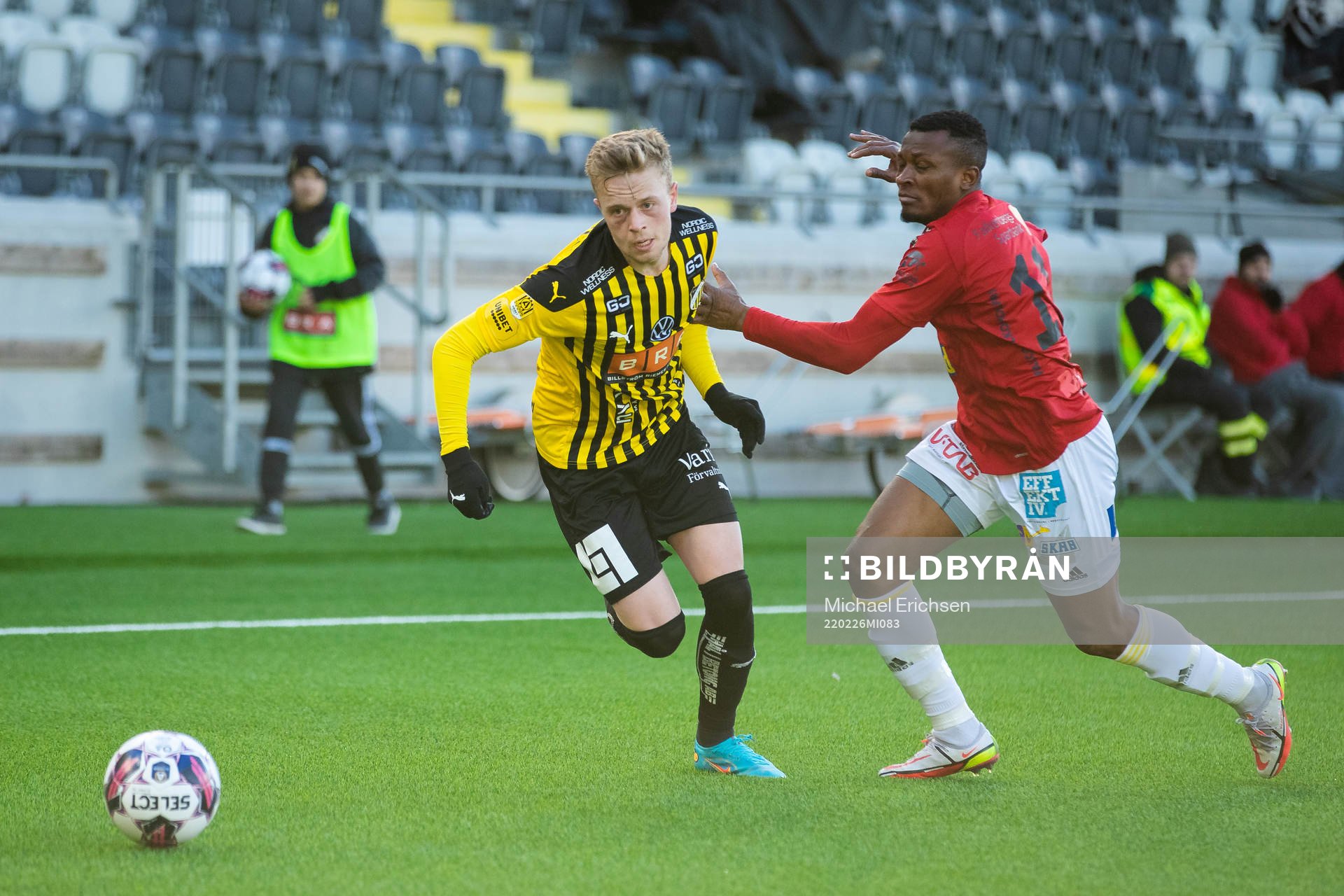 Häckens Tomas Totland och Falkenbergs Umar Bala Muhammed