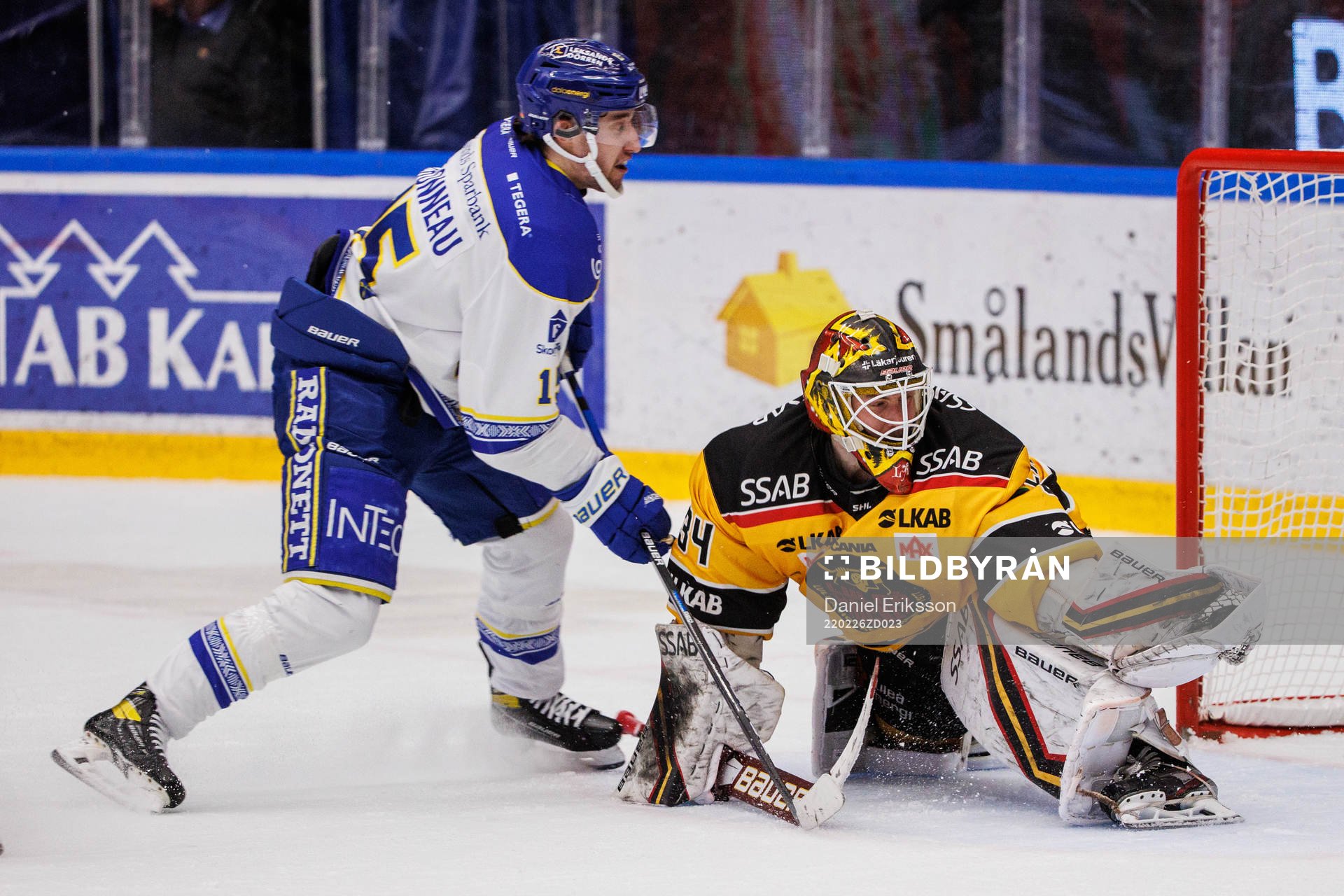 Leksands Max Veronneau och Luleås målvakt Joel Lassinantti
