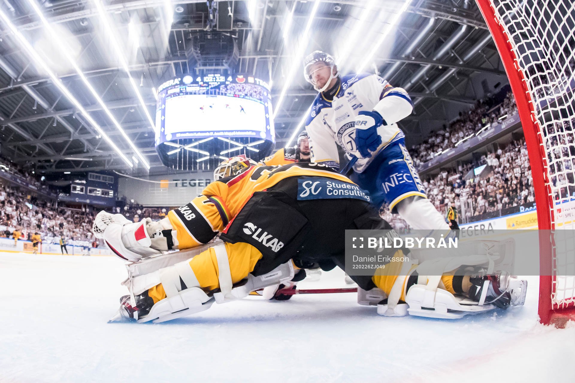 Luleås målvakt Joel Lassinantti och Leksands Max Veronneau