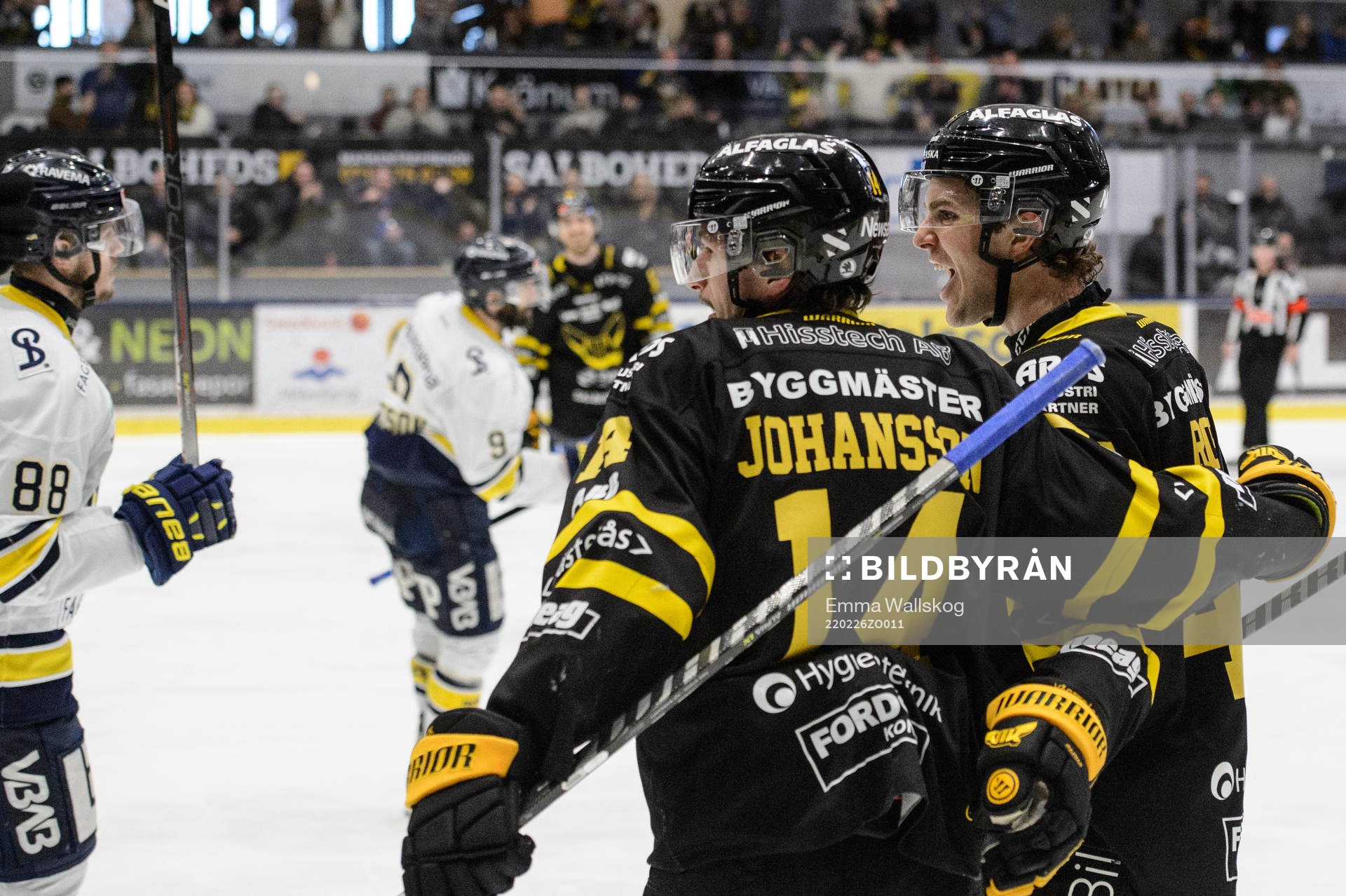 Västerås Jesper Johansson och Logan Roe jublar