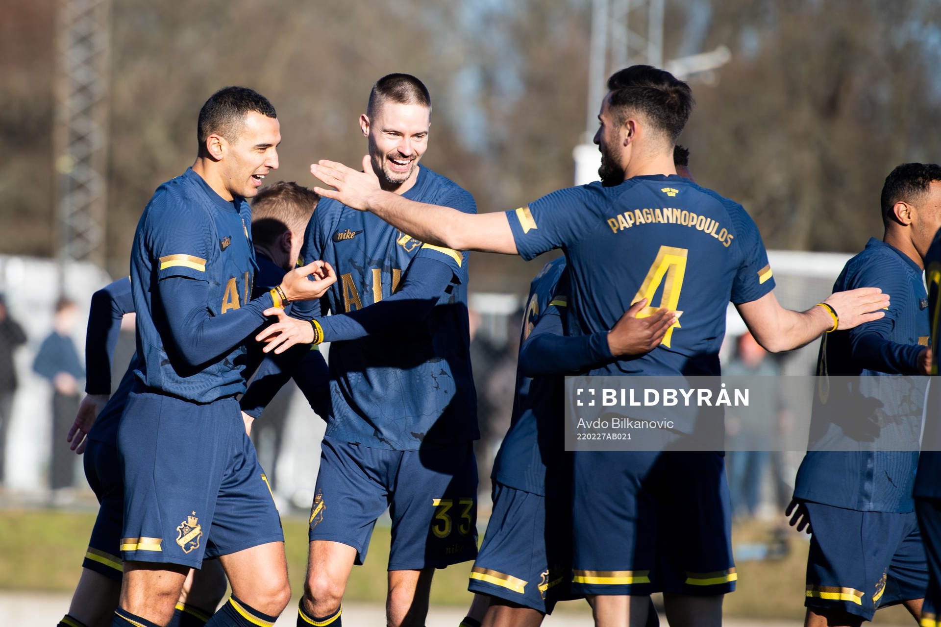 AIK:s Nabil Bahoui, Mikael Lustig och Sotirios Papagiannopoulos jublar under fotbollsmatchen i Svenska Cupen mellan Eskilsminne och AIK den 27 februari 2022 i Helsingborg.
